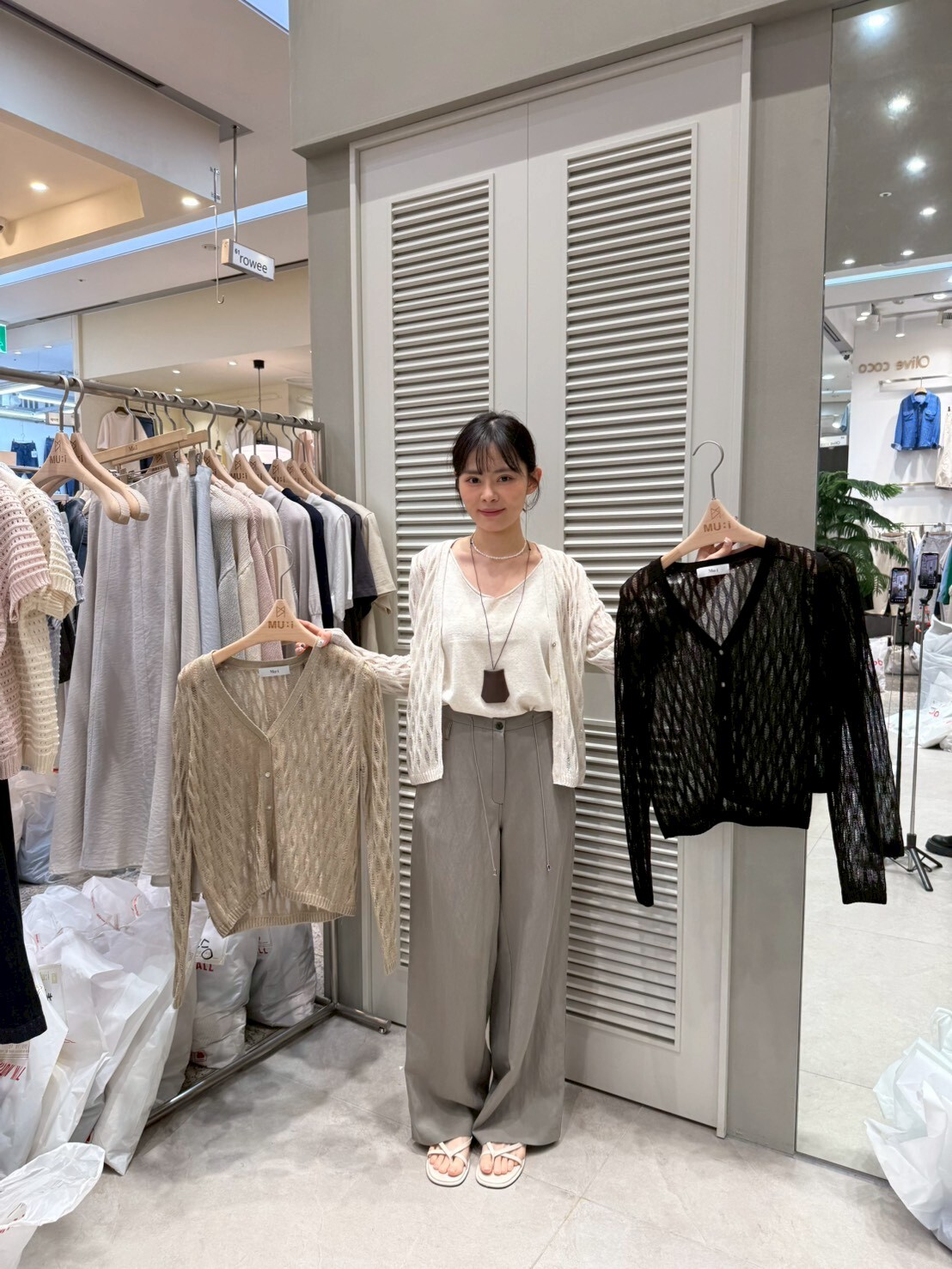 MU6006 菱格透膚V領薄外套