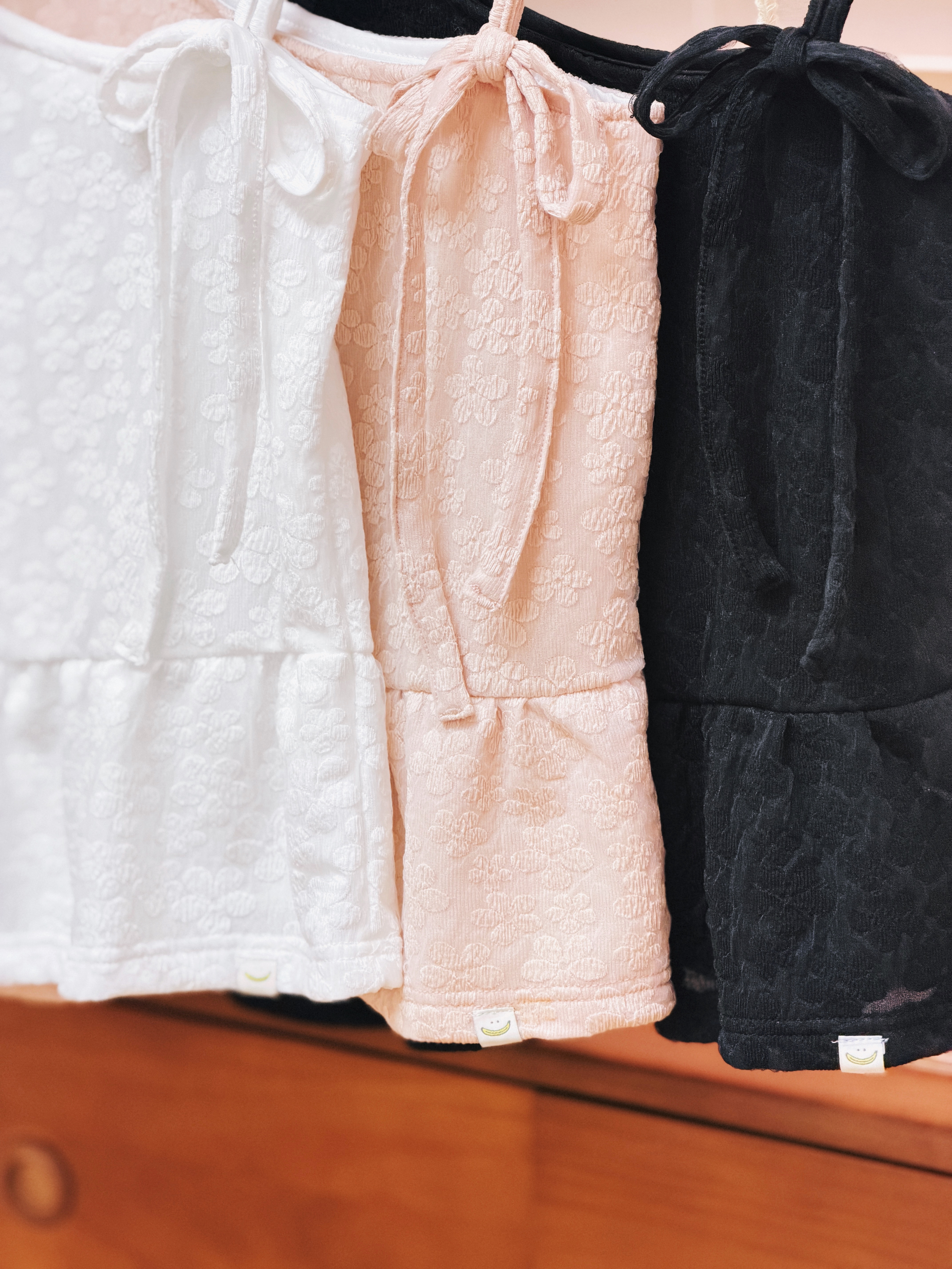 三色 / 斜領蝴蝶結花朵背心 / Asymmetric Floral Textured Ribbon-Tie Peplum Cami