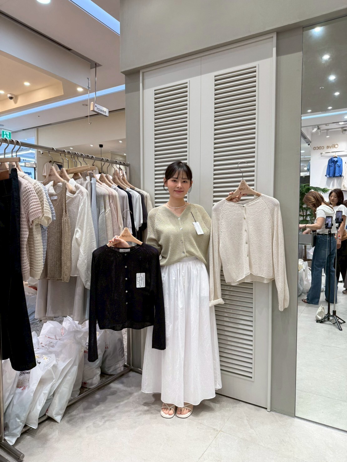 MU6001 微收腰暗坑紋排扣小外套