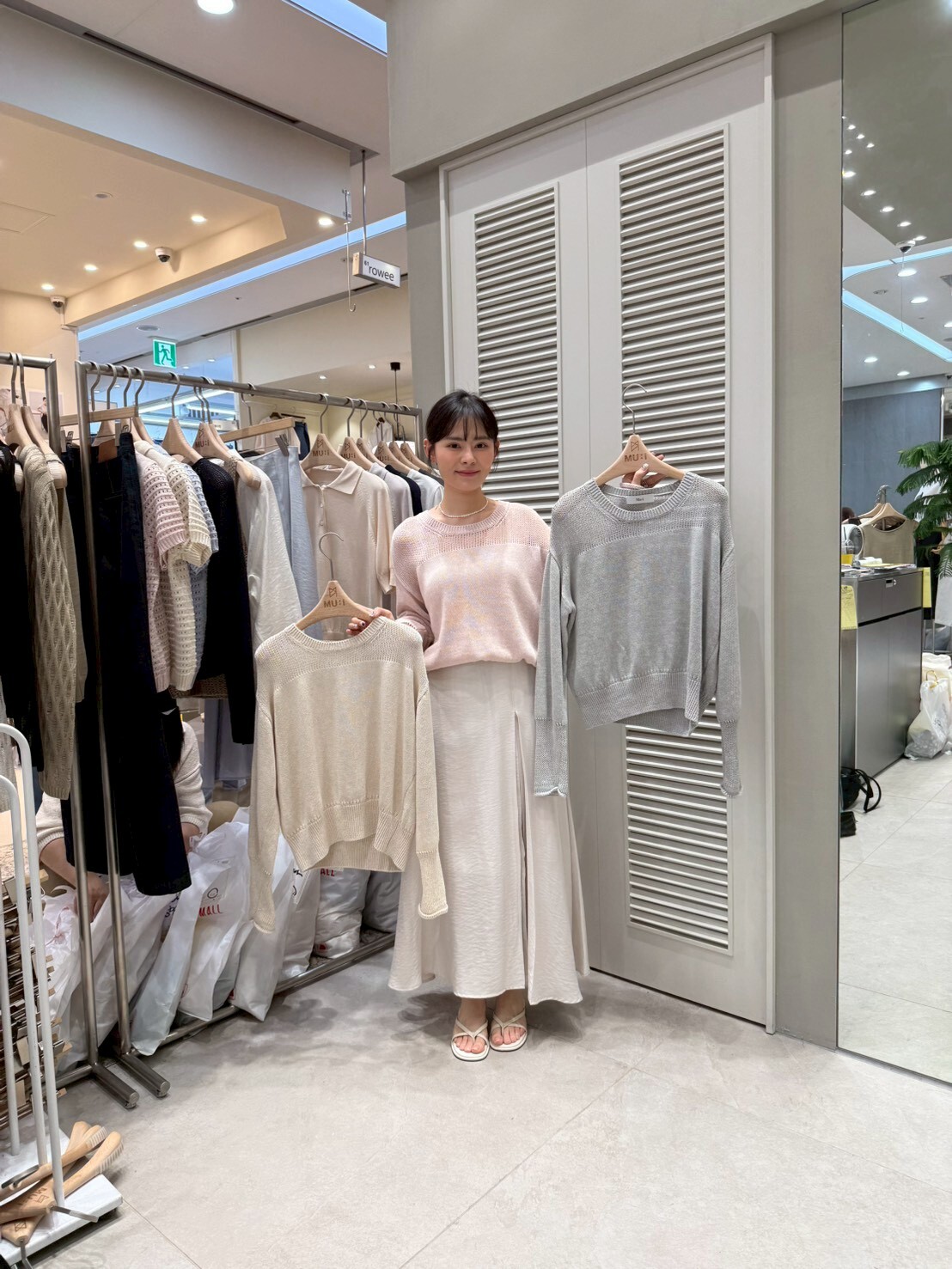 MU6003 材質設計感捲邊袖上衣