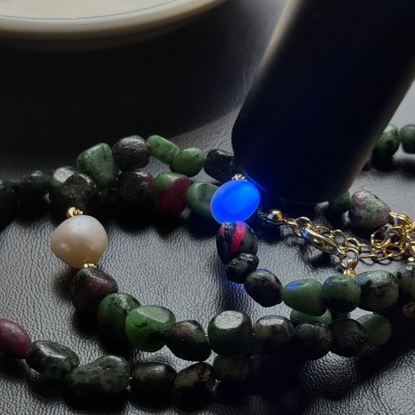 [原石] 紅綠寶 淡水珍珠手鍊