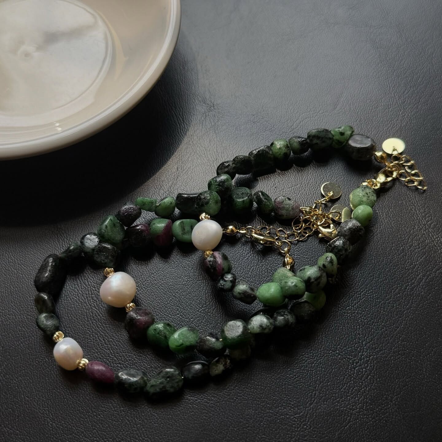 [原石] 紅綠寶 淡水珍珠手鍊