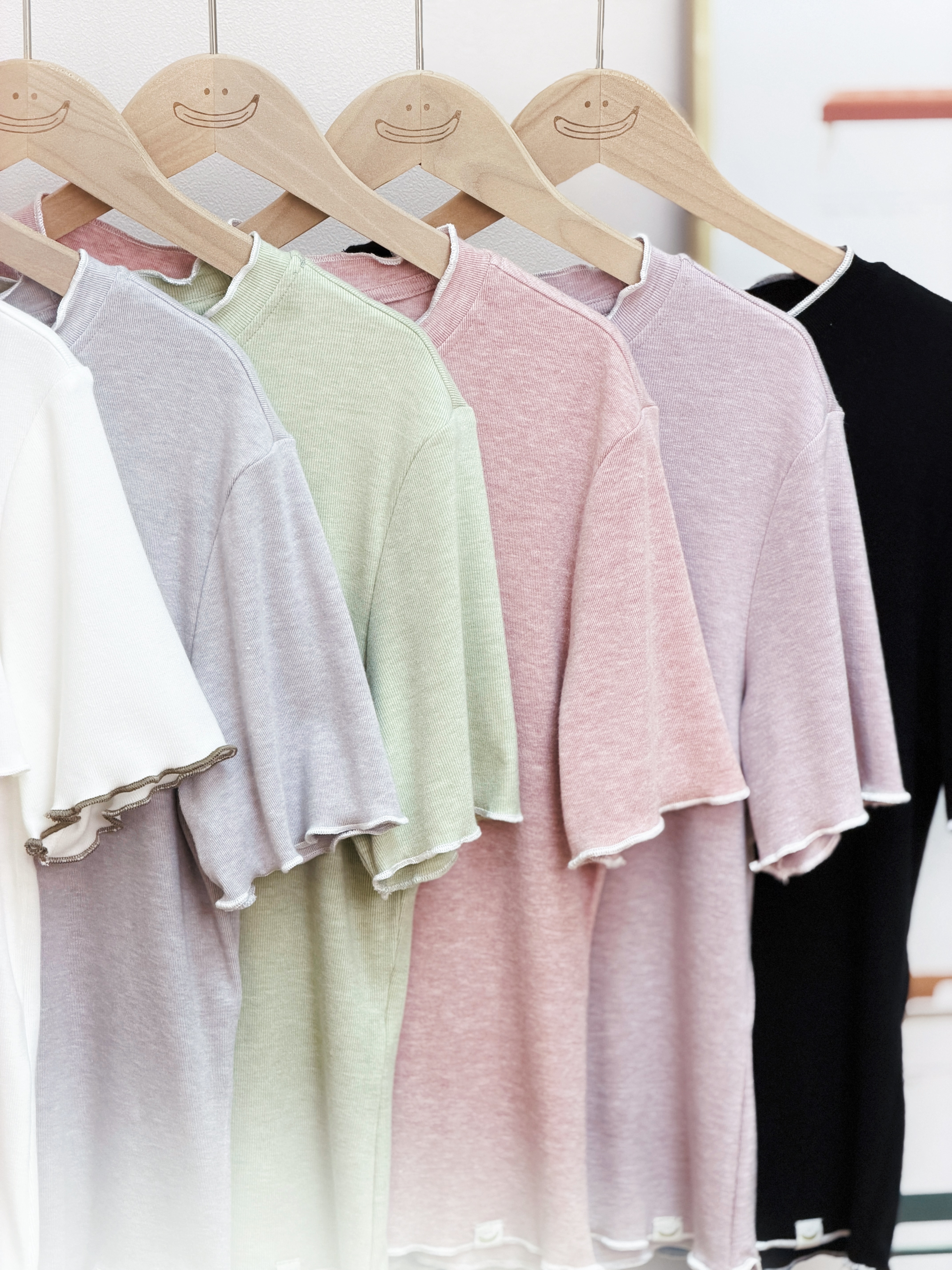 七色 / 麻糬感滾邊短袖上衣 / Mochi-Feel Lettuce Edge Short Sleeve Top