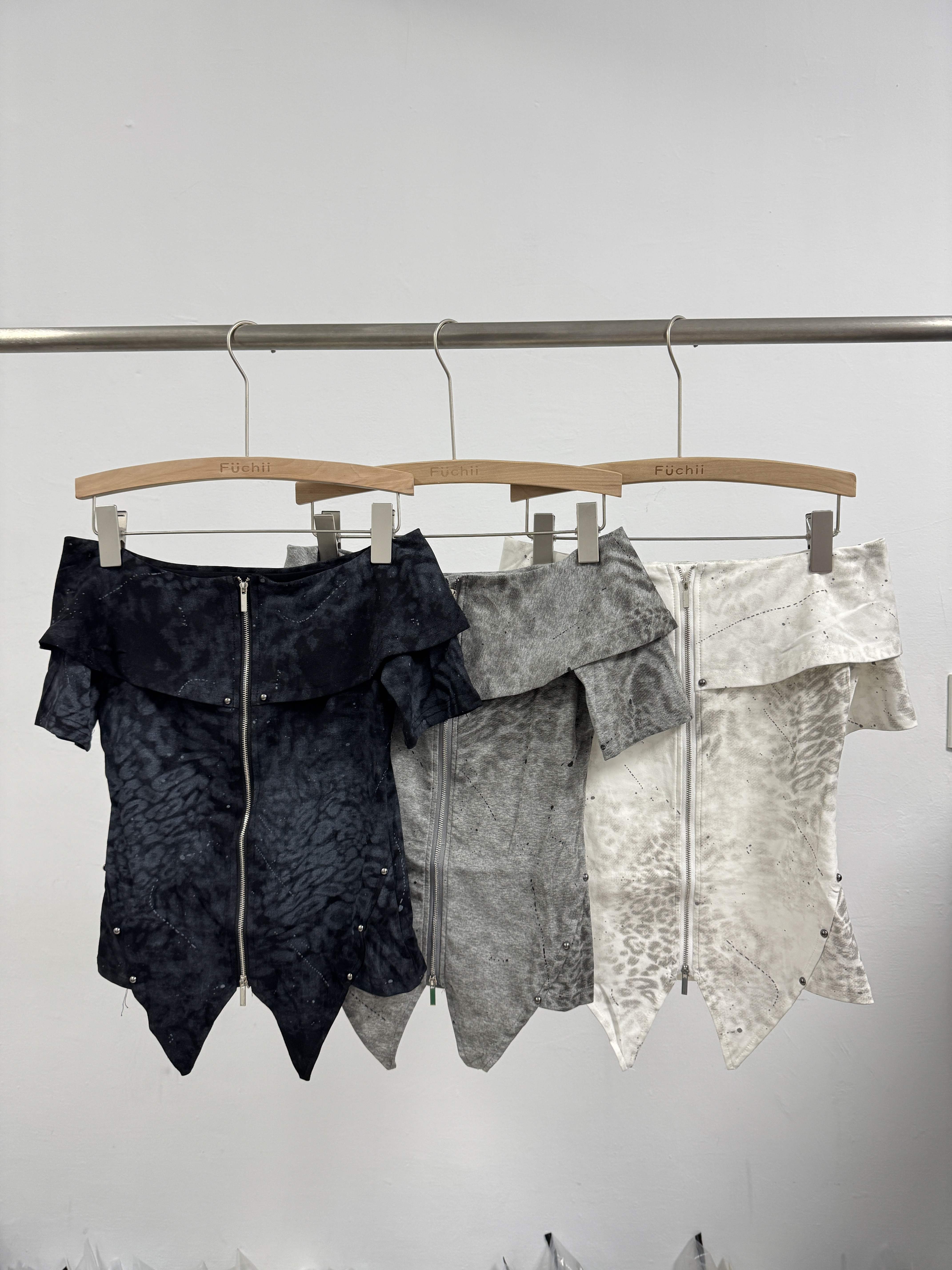 NEW 拉鏈豹紋一字領上衣