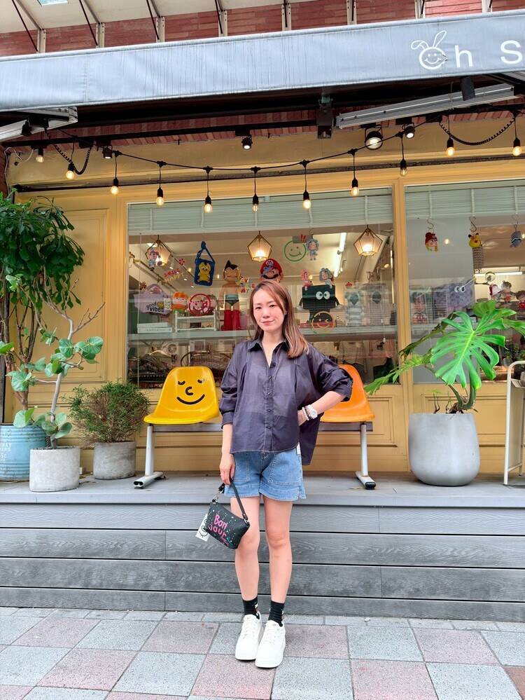 『白色』線條滾邊襯衫