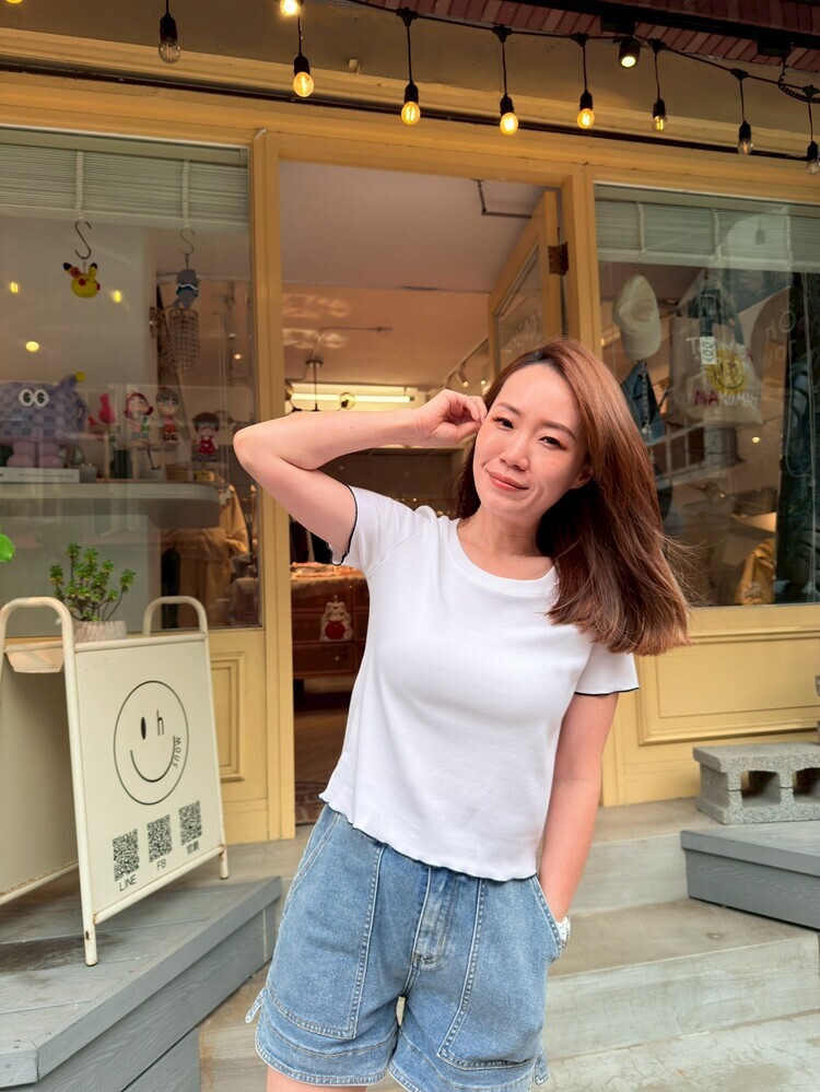 拷克邊捲捲素色短版上衣