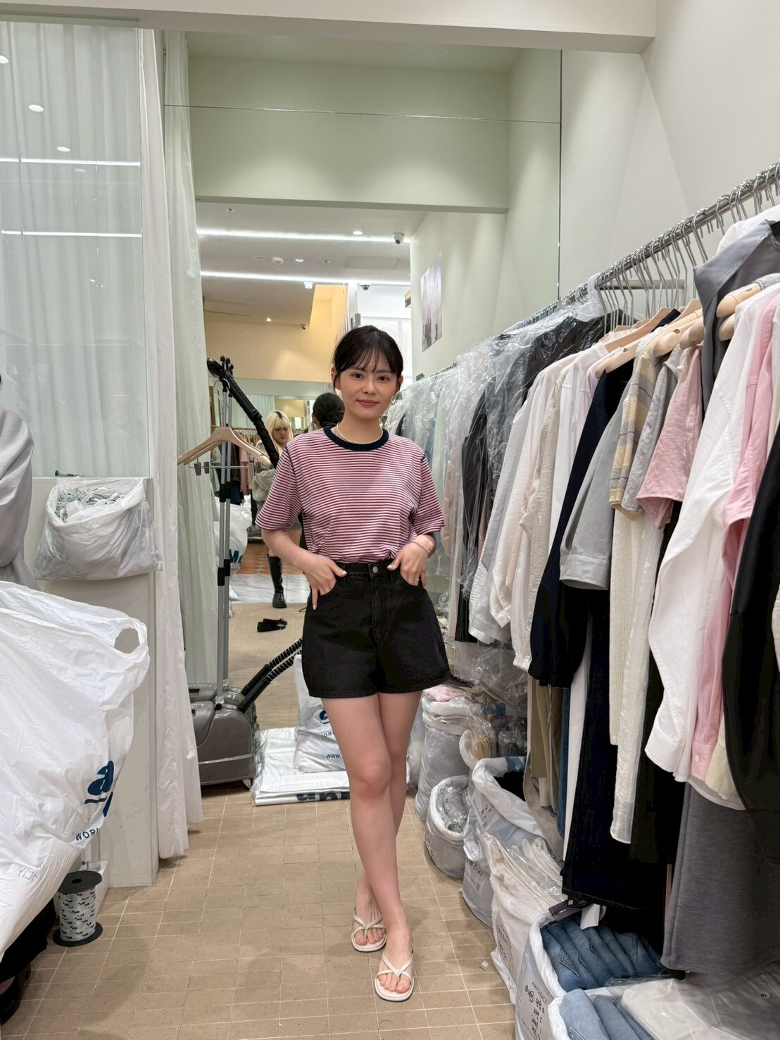 AG6027 高級墨黑顯瘦牛仔短褲