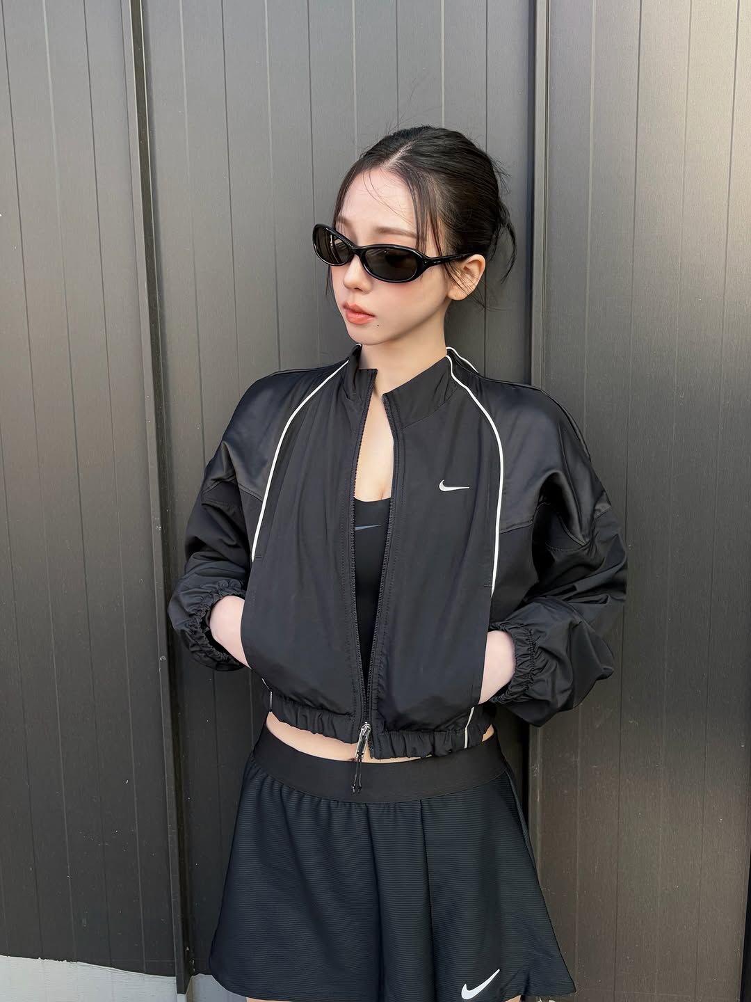NIKE SHRUNKEN TRACKSUIT JACKET 微立領夾克 拉鍊 運動外套 短版 防潑水 透氣 劉知珉 Karina同款 女款 黑色 IF0217-010 / 預購