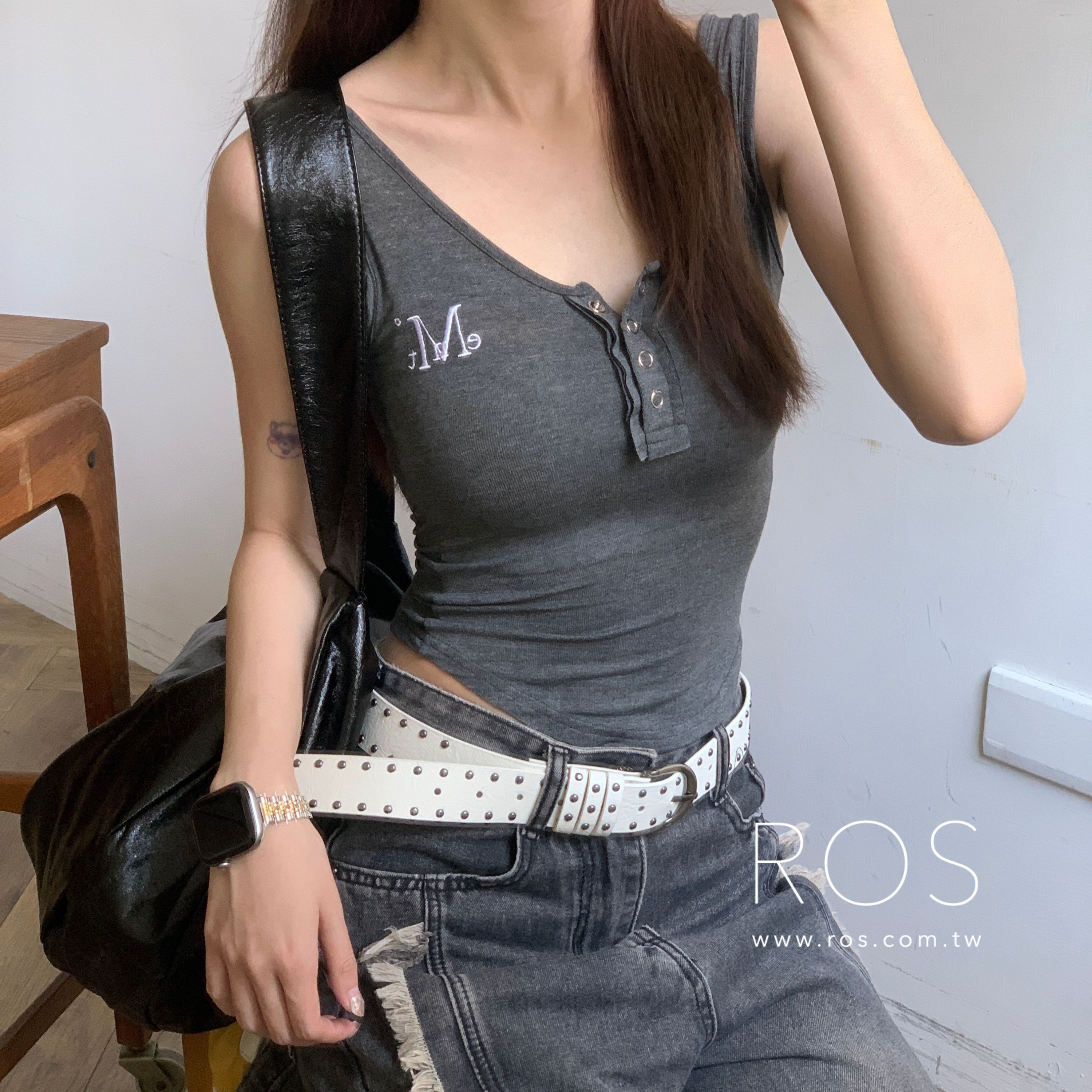 🇰🇷韓國 MUCENT 經典Logo 排扣背心上衣(2colors)