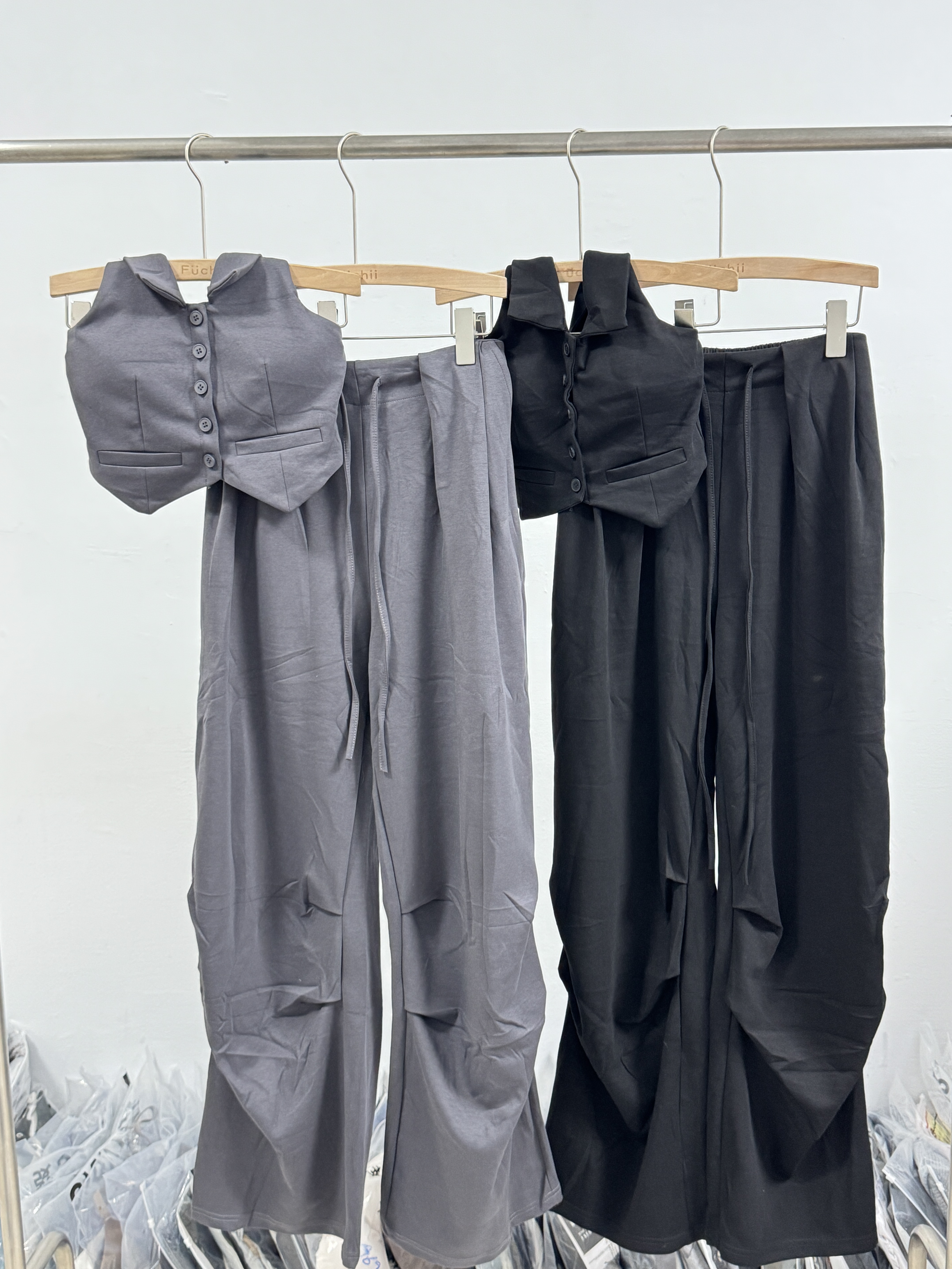 B33火辣掛脖休閒套裝