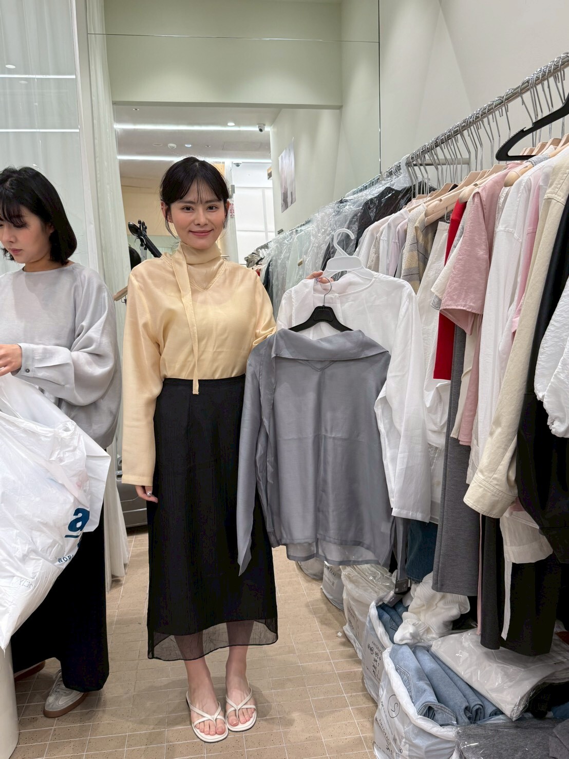 AG6014 前短後長絲質小領巾上衣