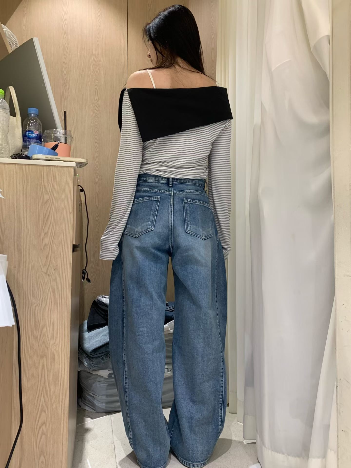 韓國氣勢斜肩上衣/牛仔微氣質彎刀褲