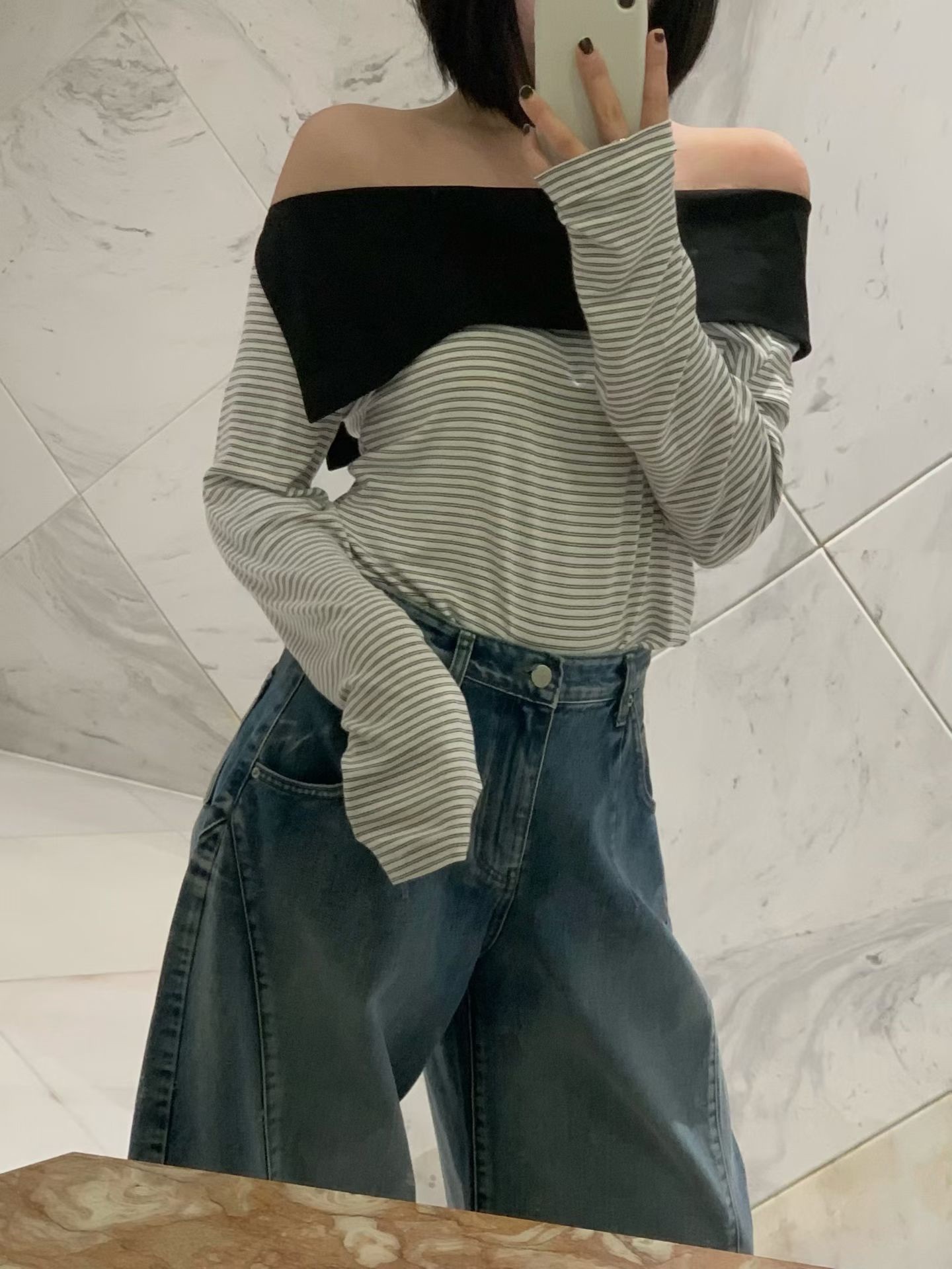 韓國氣勢斜肩上衣/牛仔微氣質彎刀褲