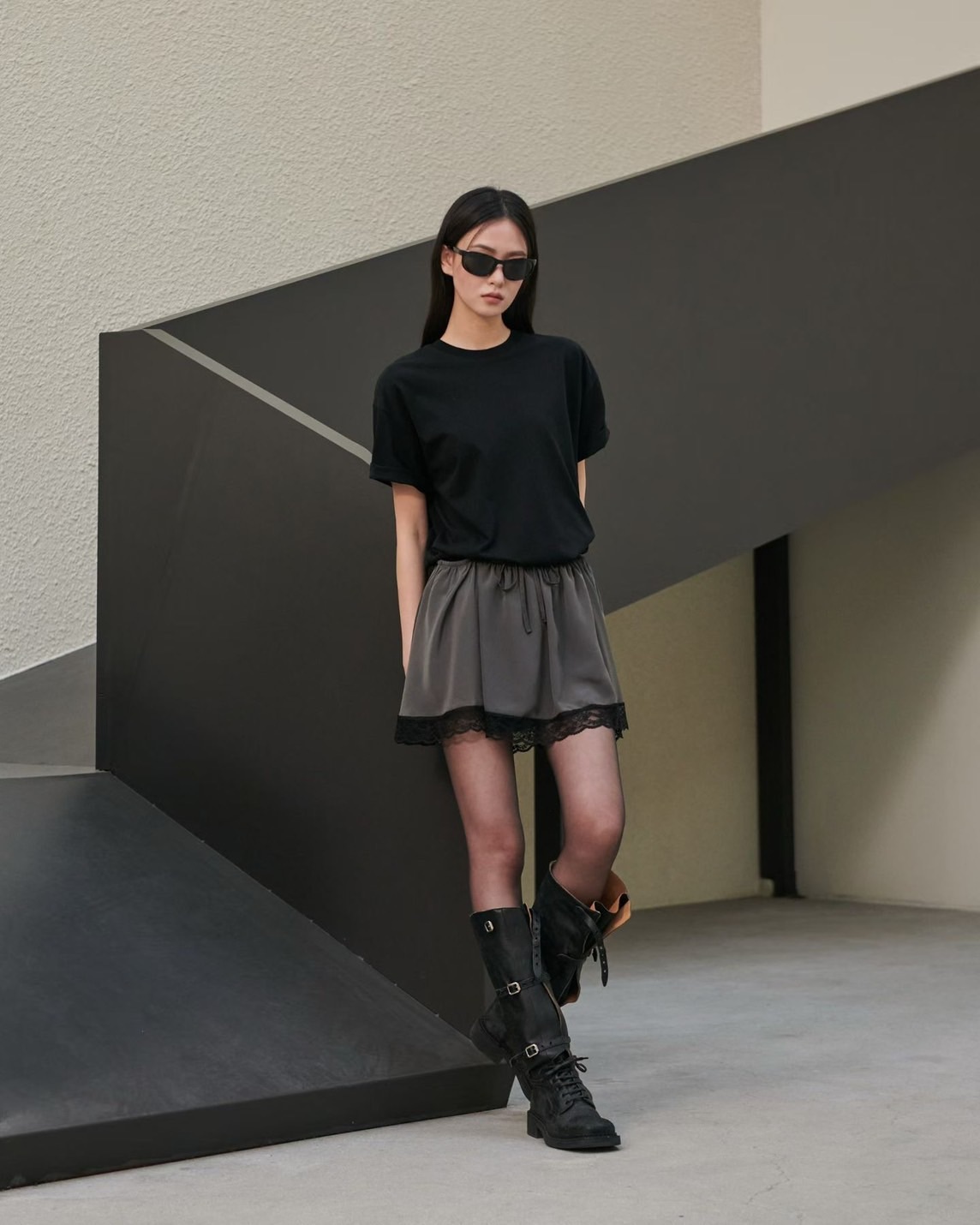 睫毛蕾絲裙擺造型圓領短洋裝 / 2色