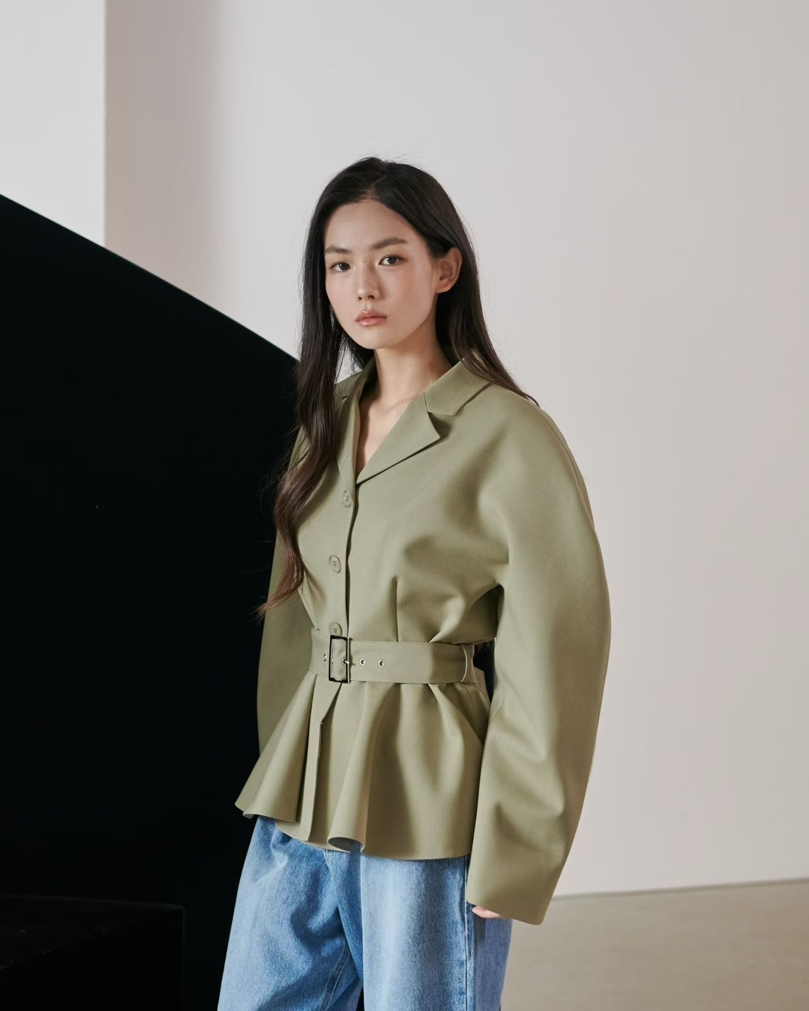 好身材V領收腰傘擺西裝外套-附腰帶 / 2色