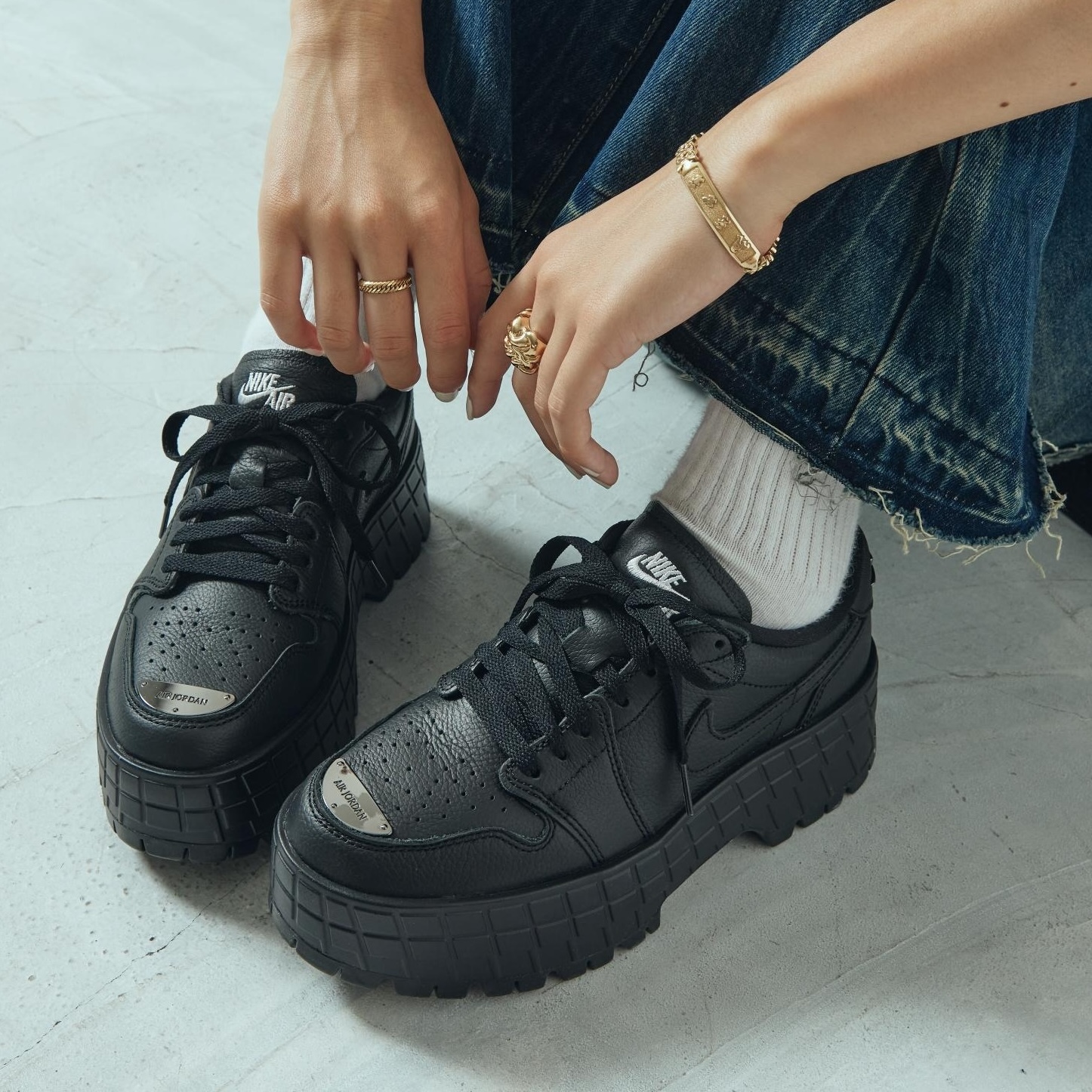 NIKE AIR JORDAN 1 BROOKLYN LOW AJ1 厚底 增高 全黑 黑武士 金屬 鐵牌 劉知珉 Karina同款 宋智雅同款 女鞋 HF3184-001 / 預購