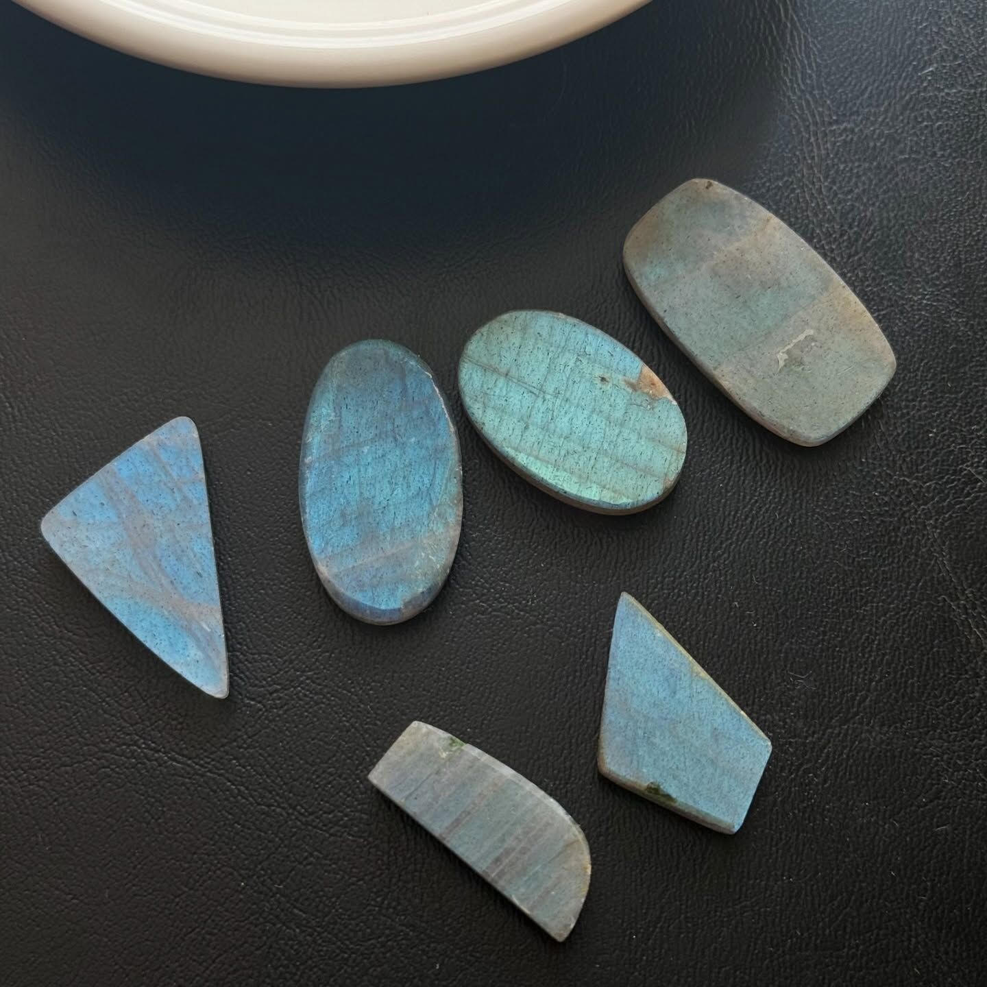 [原石] 拉長石（整面光）水晶蛋面