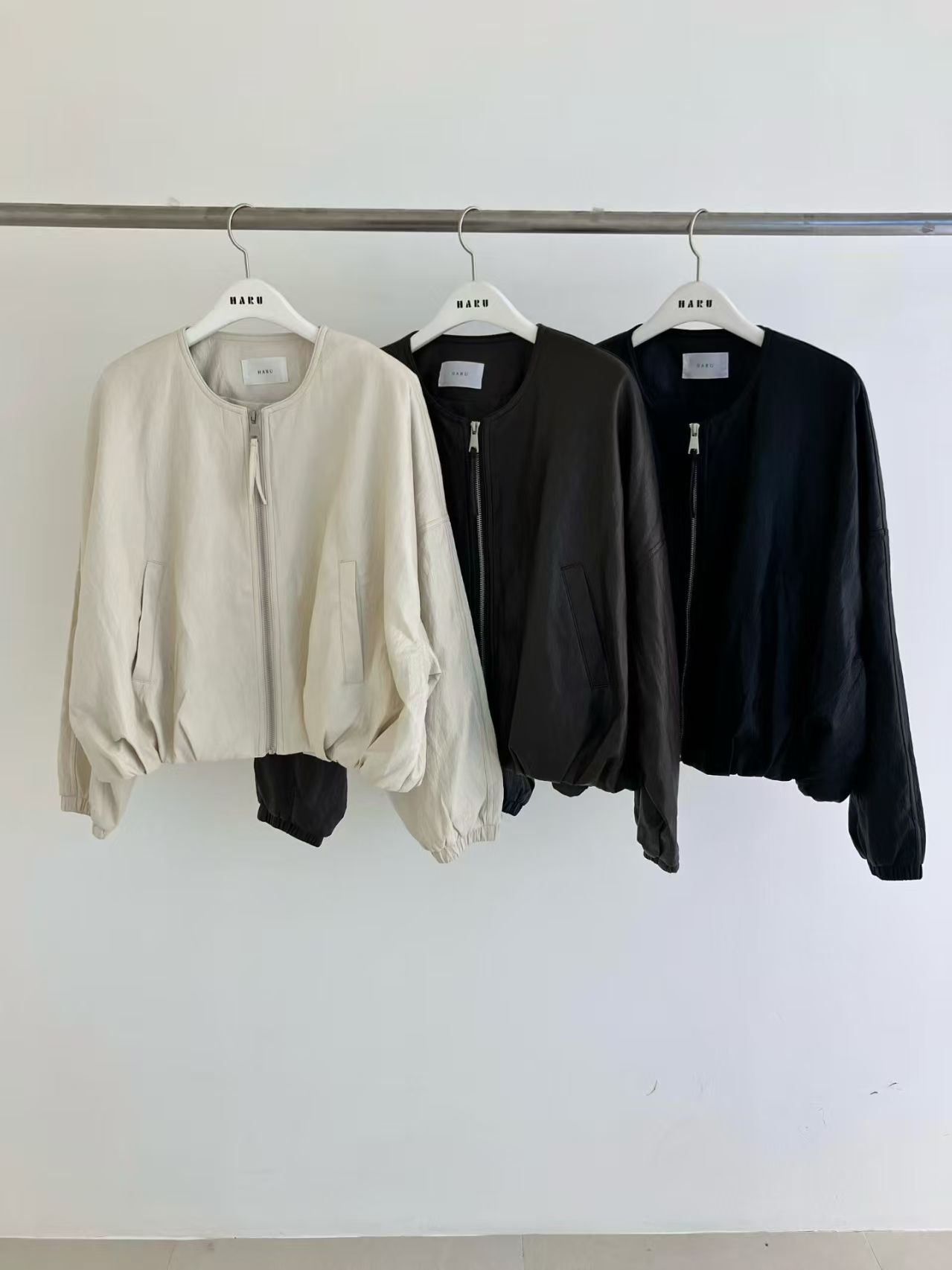 HU6025 圓領拉鏈薄皮外套