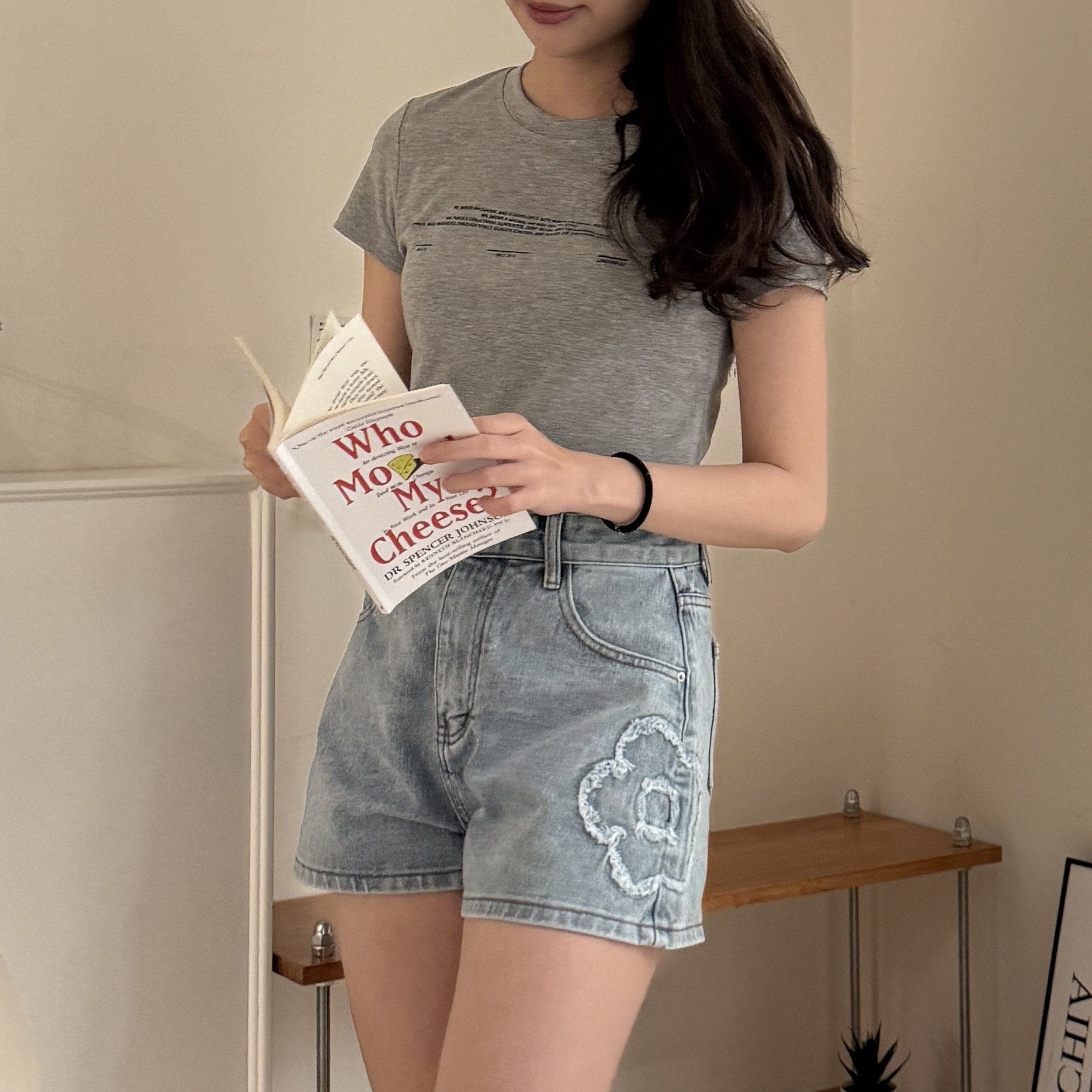 61980刺繡花花牛仔短褲  (R)