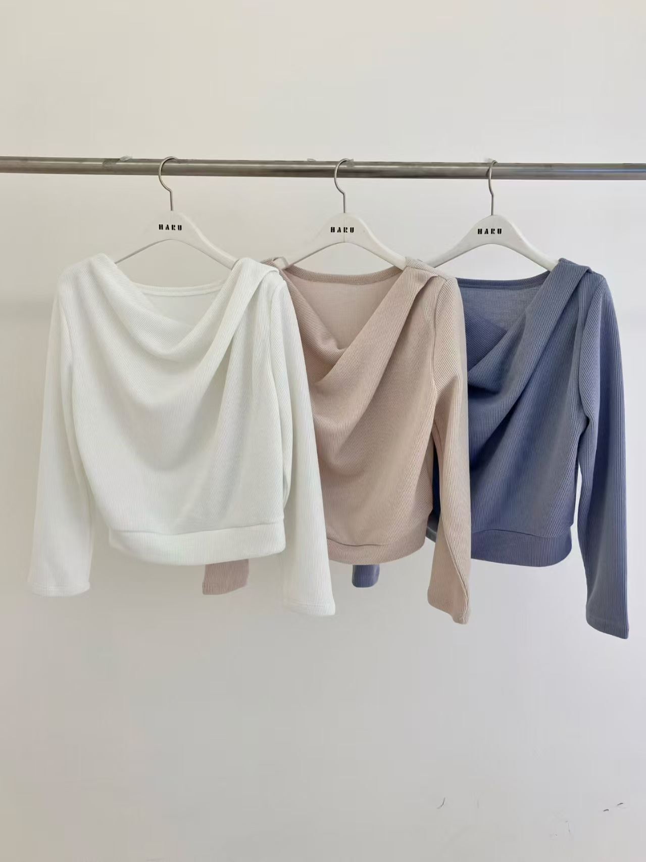 HU6040 垂墜領口上衣