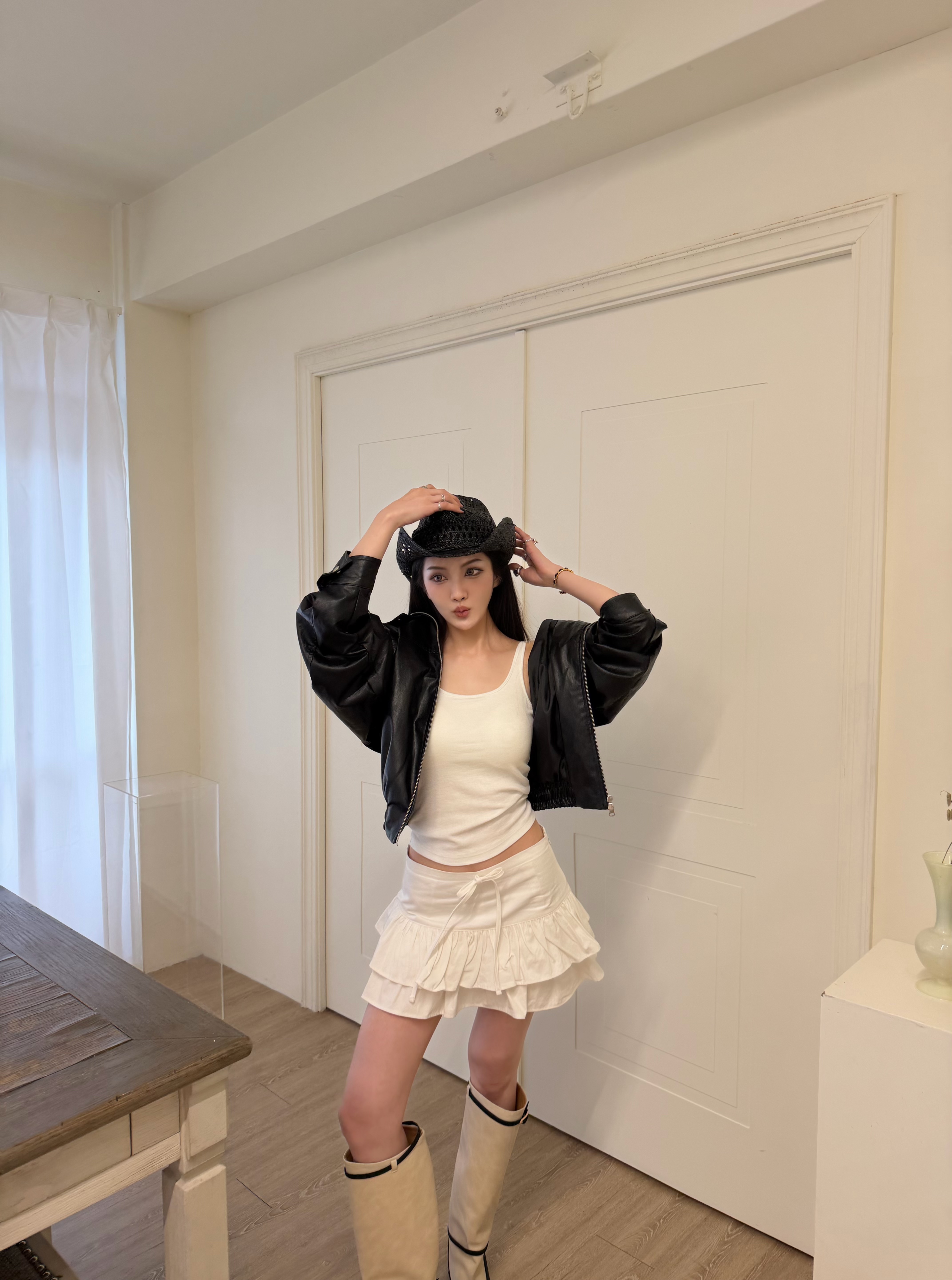 【現貨】 A22 甜帥兼具蝴蝶節低腰短裙