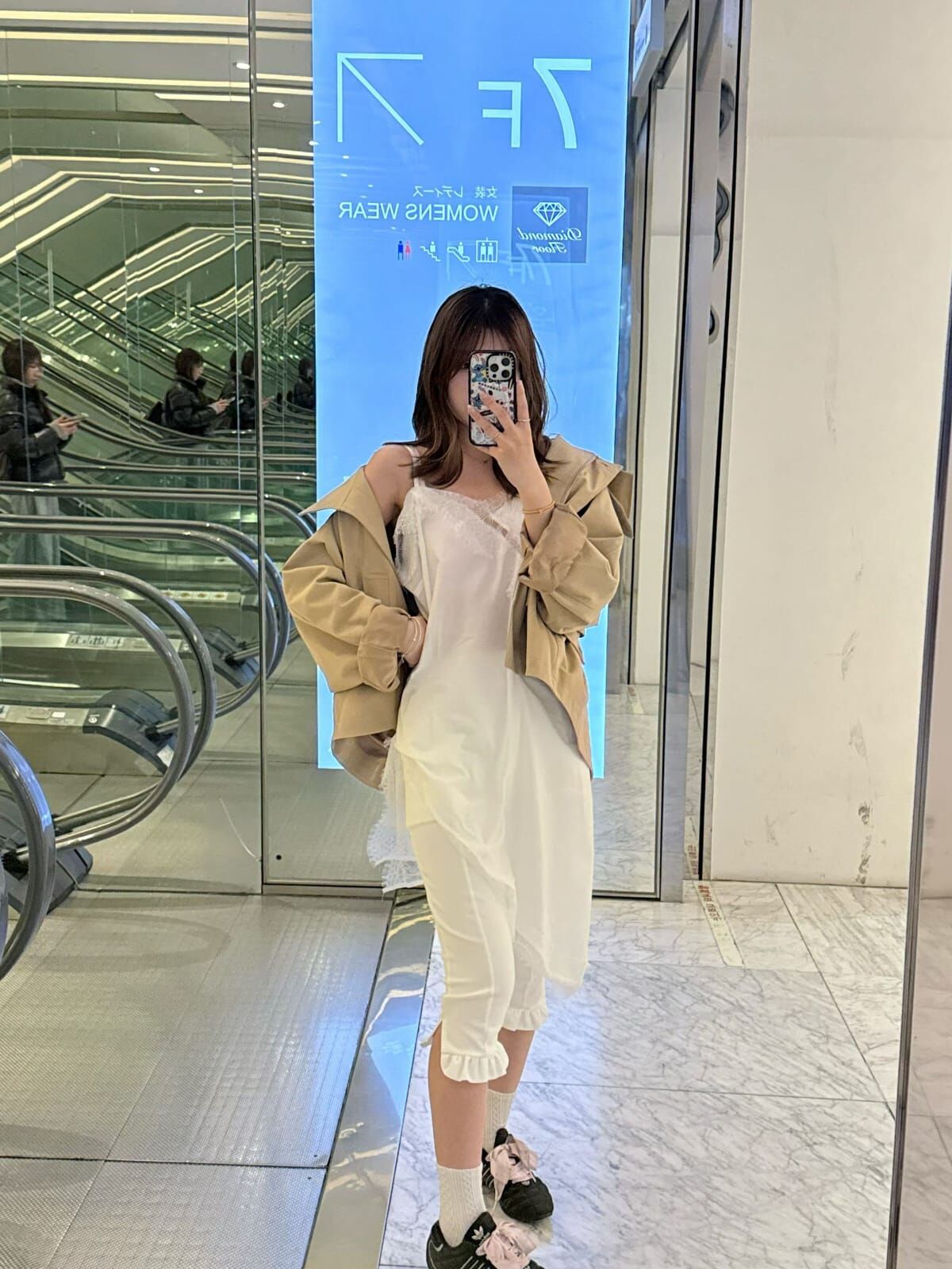 AF6036 蕾絲斜切下襬背心