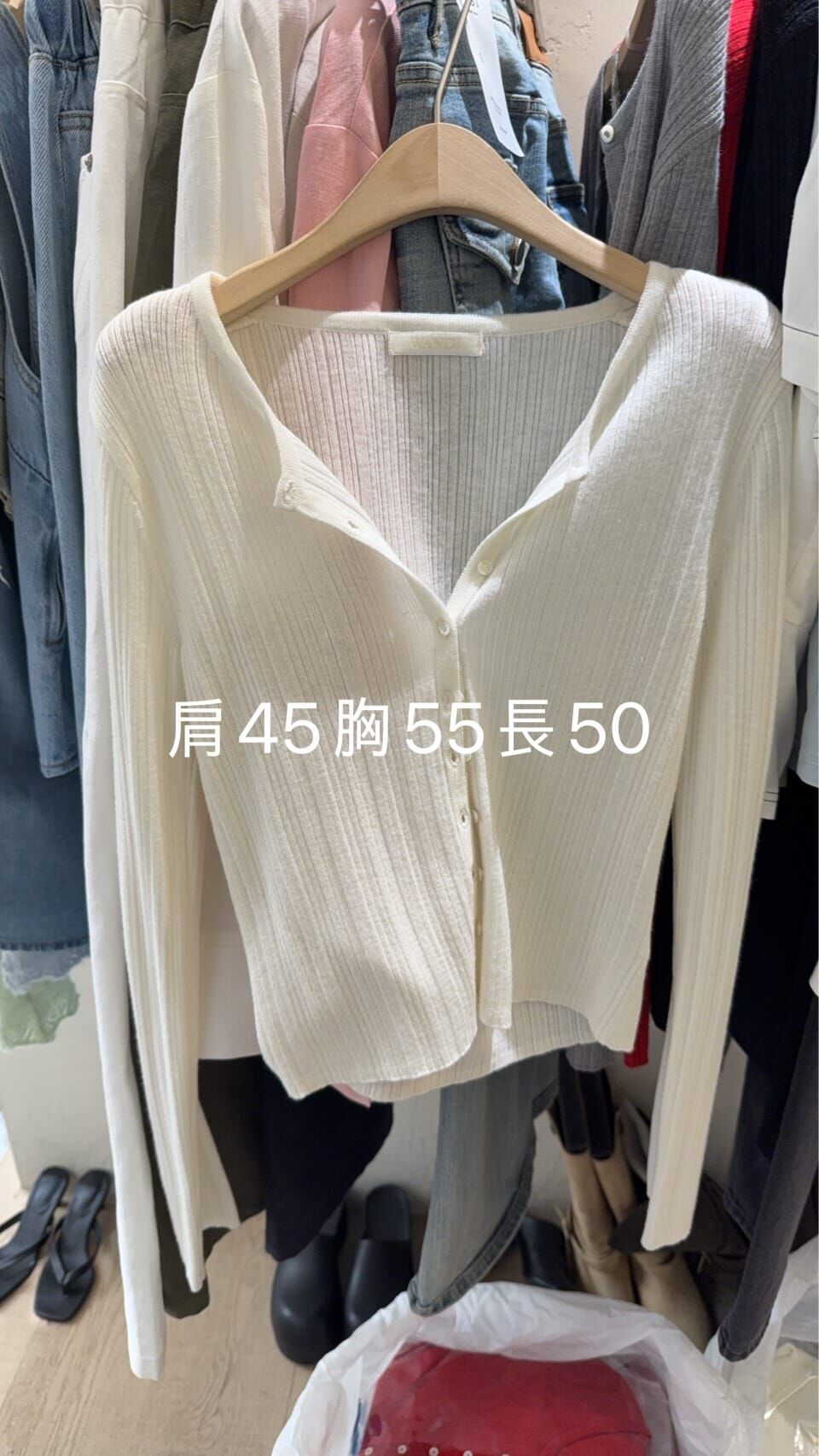 WJ6006 暗坑紋排扣小V上衣