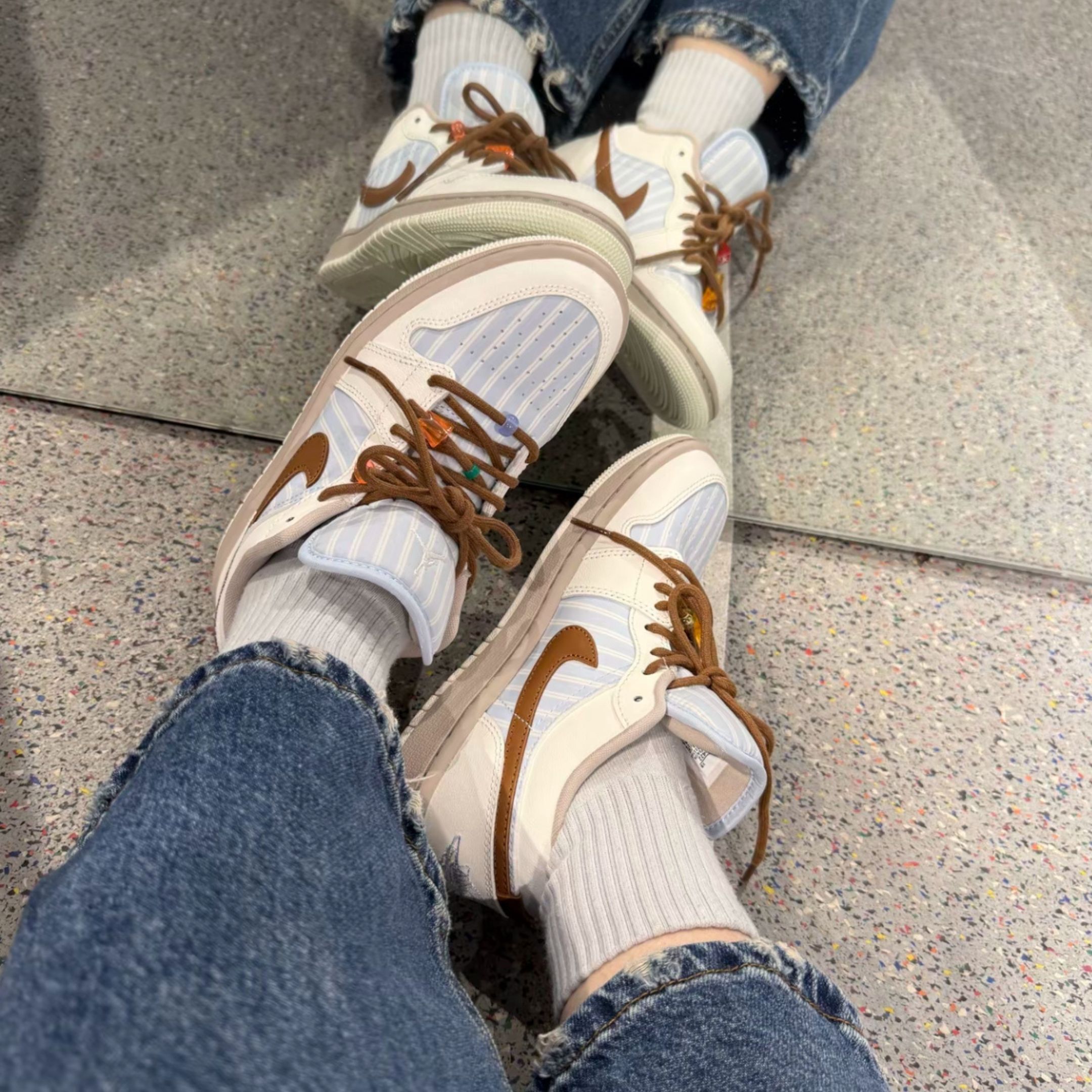 NICEDAY 代購 Nike Air Jordan 1 Pinstripe Pack 西裝 襯衫 米白 藍 摩卡 天藍 條紋 IR7553-422