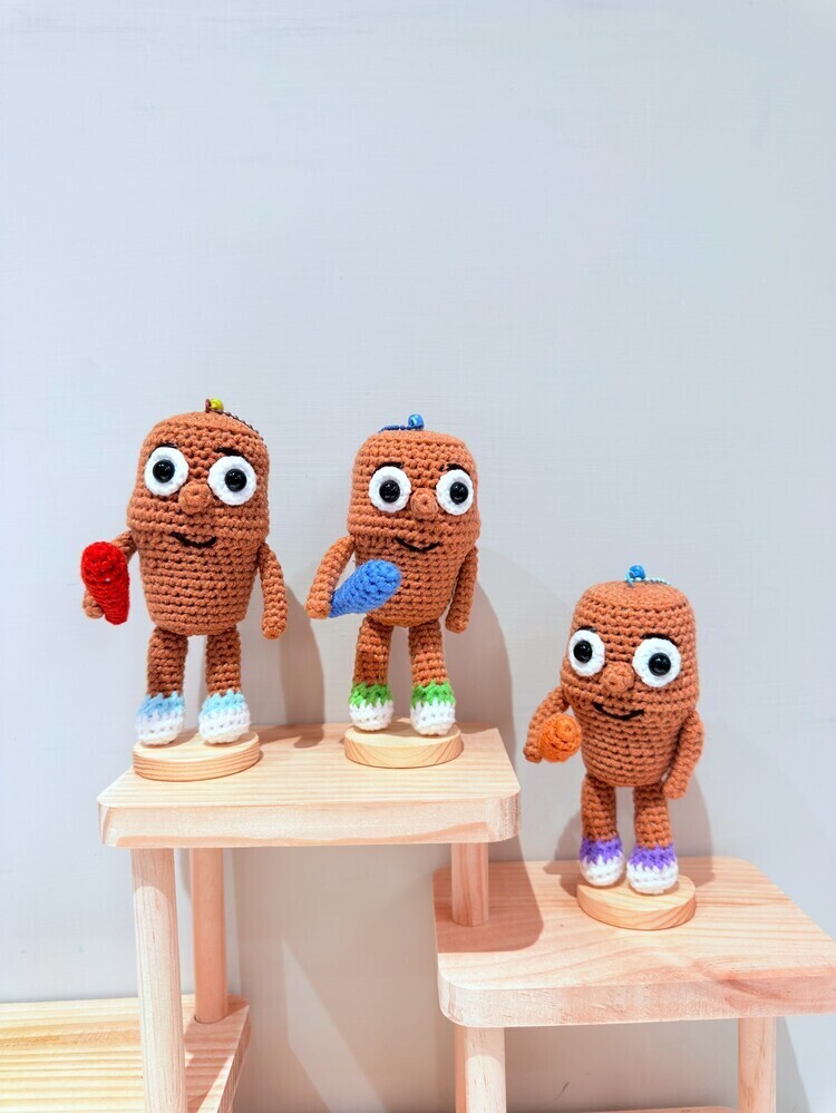 通通通通撒呼拉吊飾(球棒、鞋子顏色隨機)