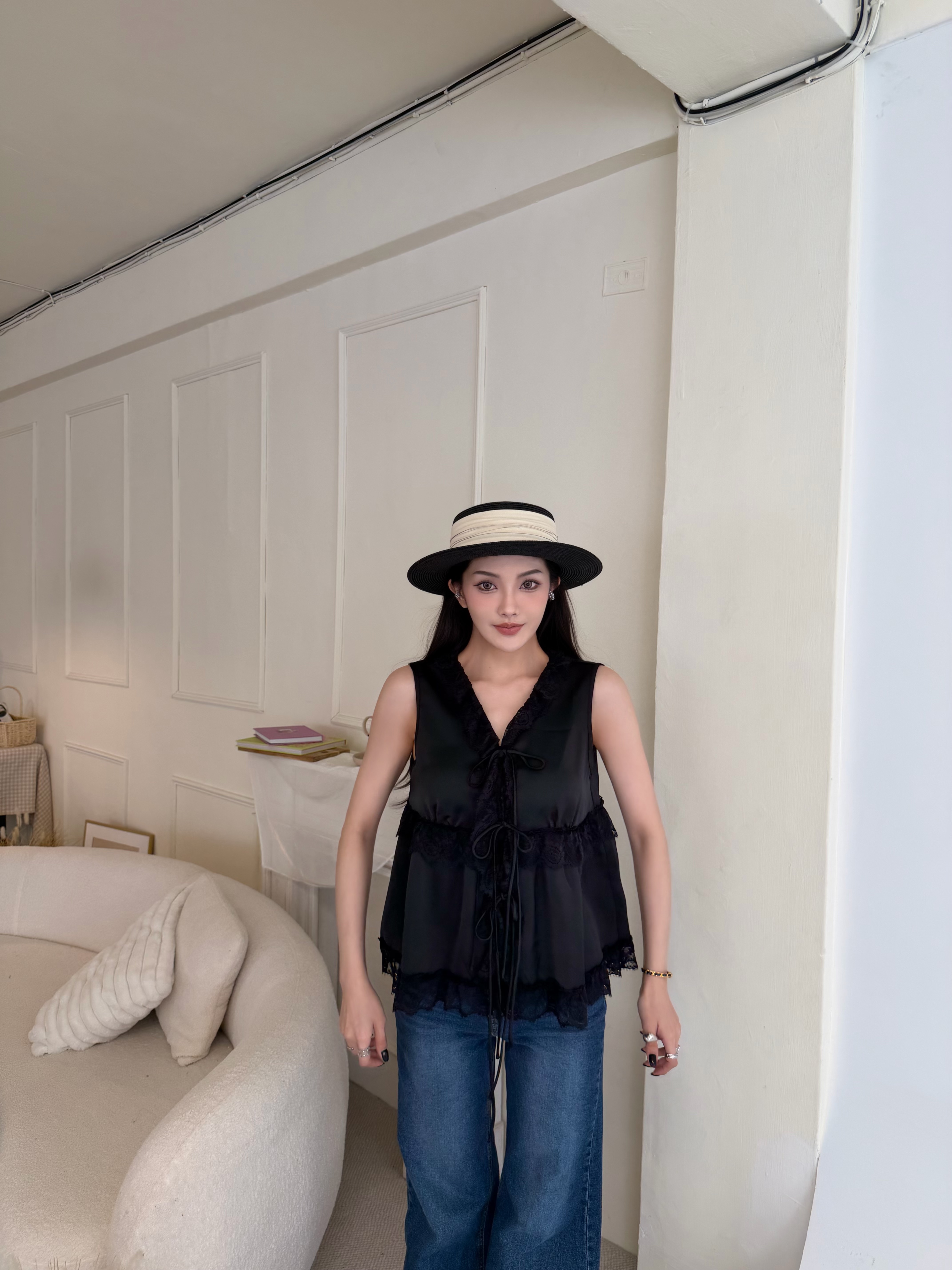 【現貨】 A09 法式慵懶蕾絲滾邊背心