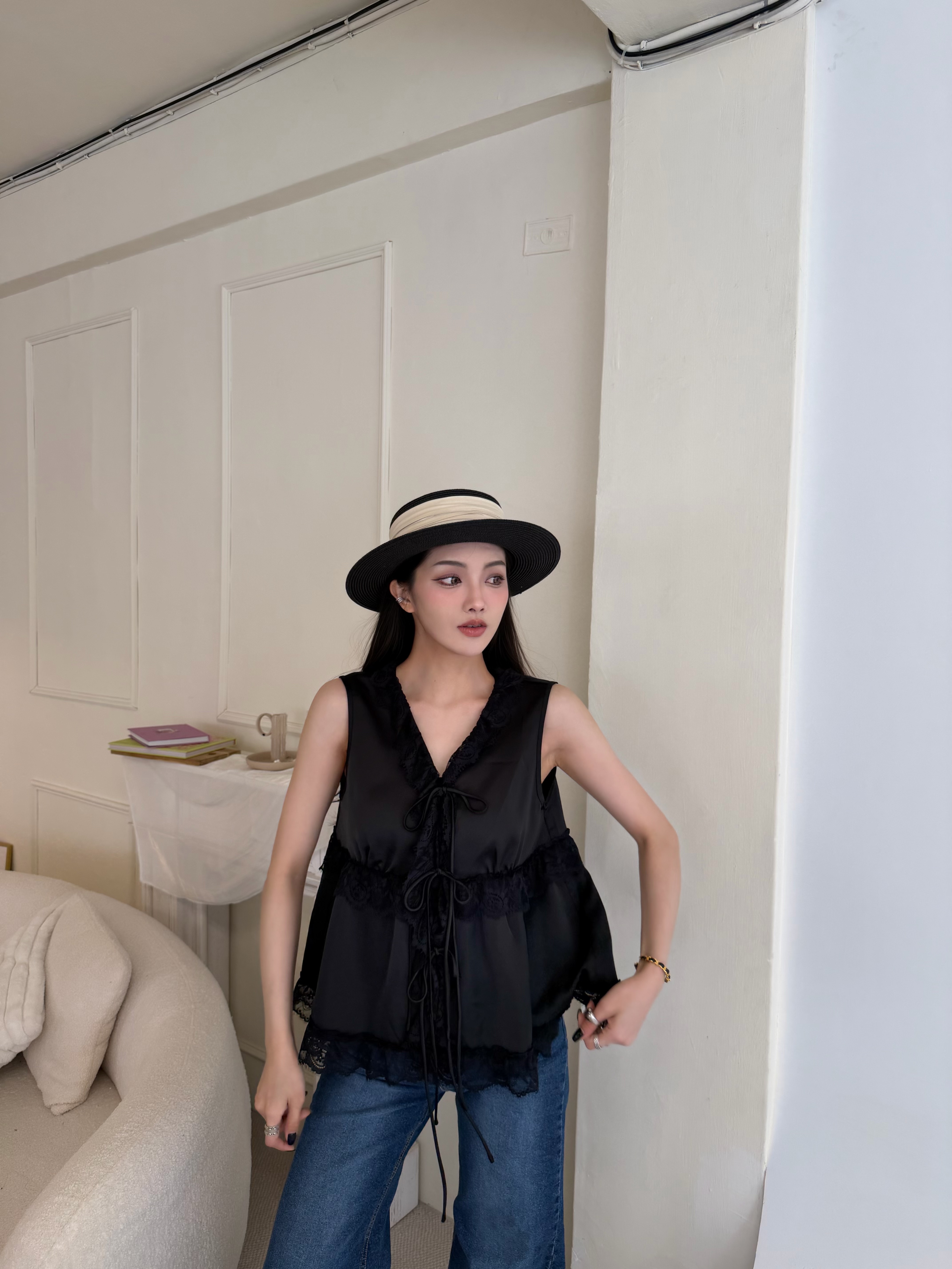 【現貨】 A09 法式慵懶蕾絲滾邊背心