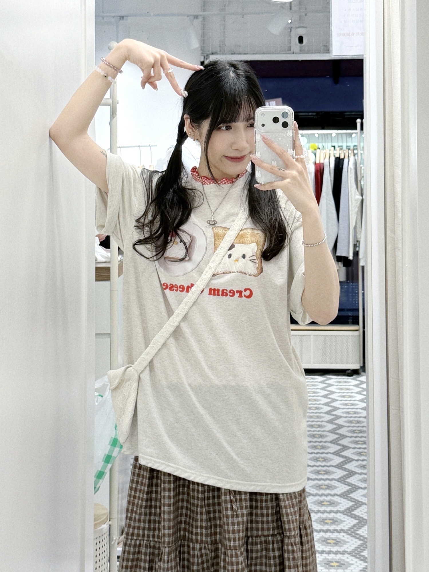 T1288｜搞怪感Cream Cheese Hello Kitty TEEฅ^>⩊<^ ฅ