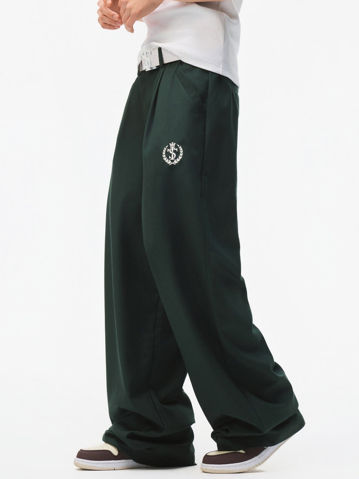 STK SmallTownKid 網球系列 口袋刺繡Logo 皺褶 重磅斜紋 直筒長褲