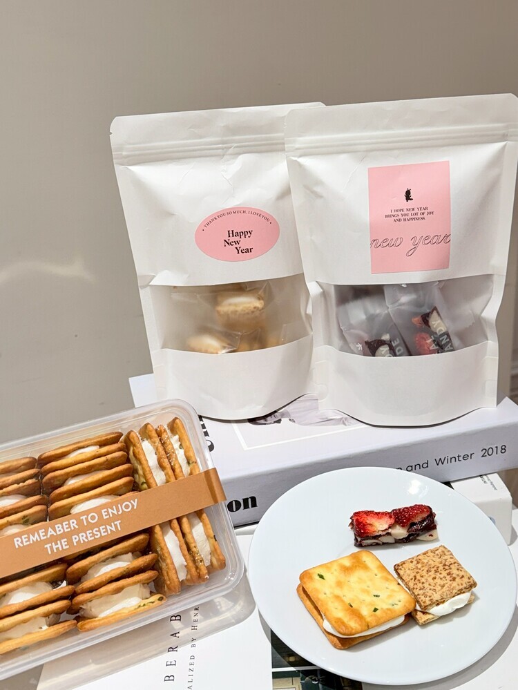 好吃001-大組合-夏威夷莓果Q糖200g+牛軋蘇打餅方塊酥(16塊)+鹹蛋黃方塊酥(18塊)((不列入會員折扣))