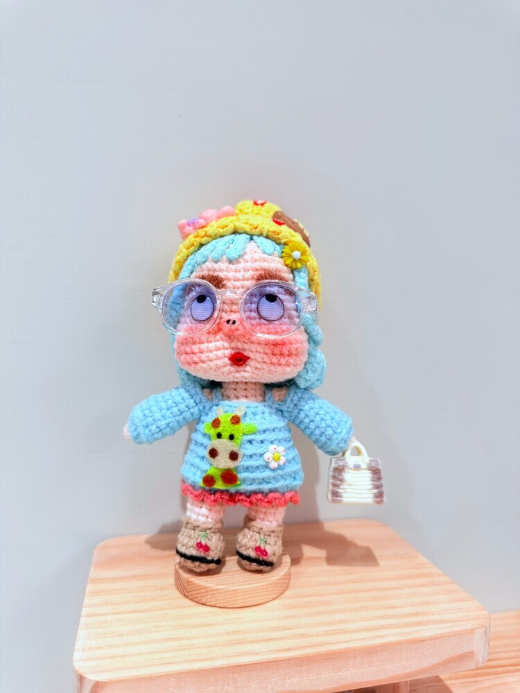 『藍色』黃毛球帽捲捲頭髮醜娃吊飾-48號『約16cm』