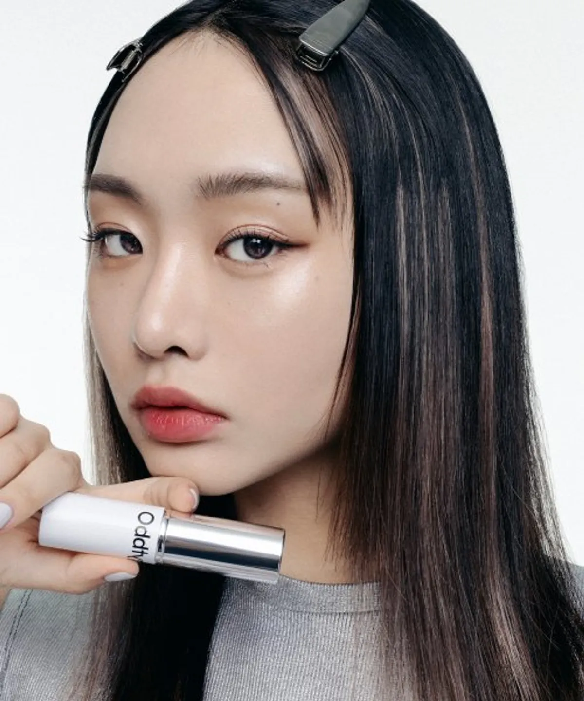 ODDTYPE Unveiled Skin Highlighter 絲滑裸肌高光棒【2款色號】