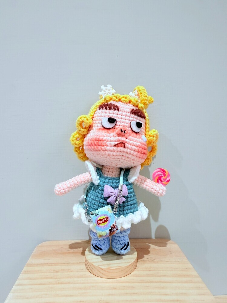 『綠』捲捲頭髮洋裝醜娃吊飾-23號『約13-15cm』