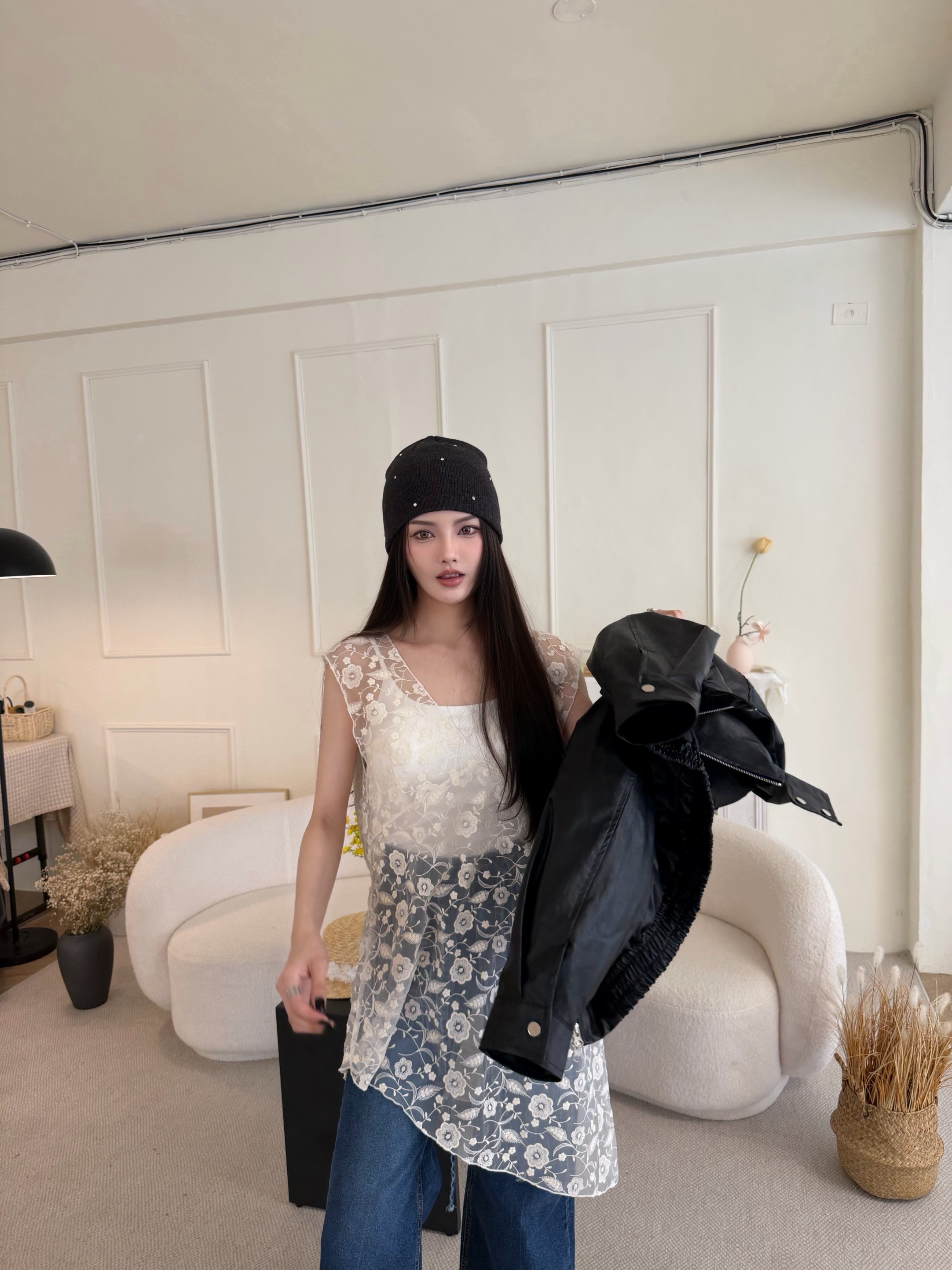 【現貨】 A14 刺繡碎花透感不對稱背心