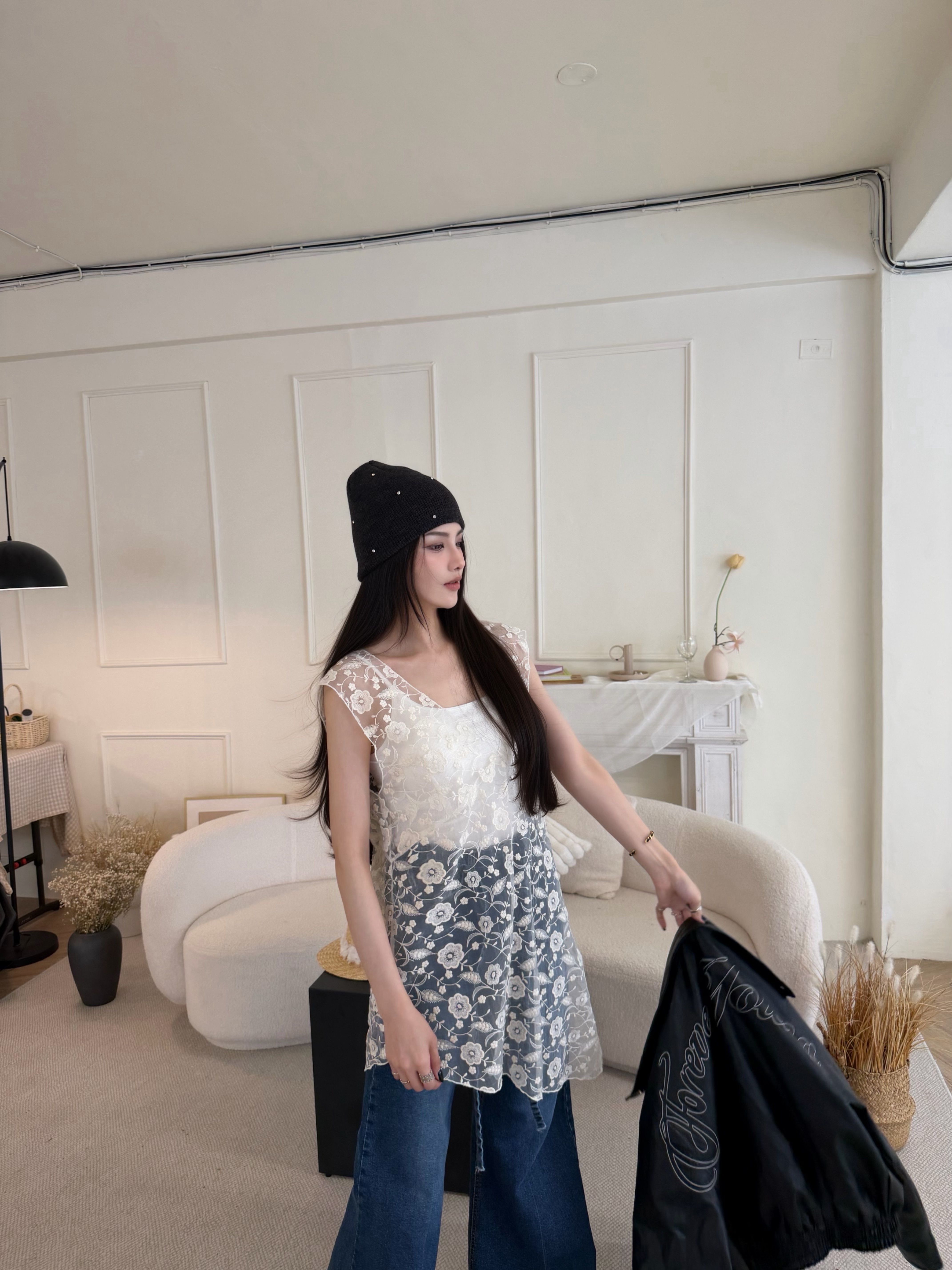 【現貨】 A14 刺繡碎花透感不對稱背心