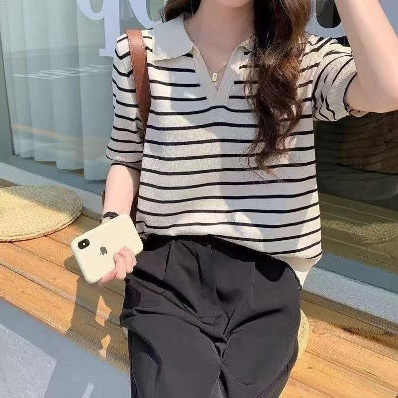 【顯瘦修身的小翻領涼感條紋針織上衣】（預購）