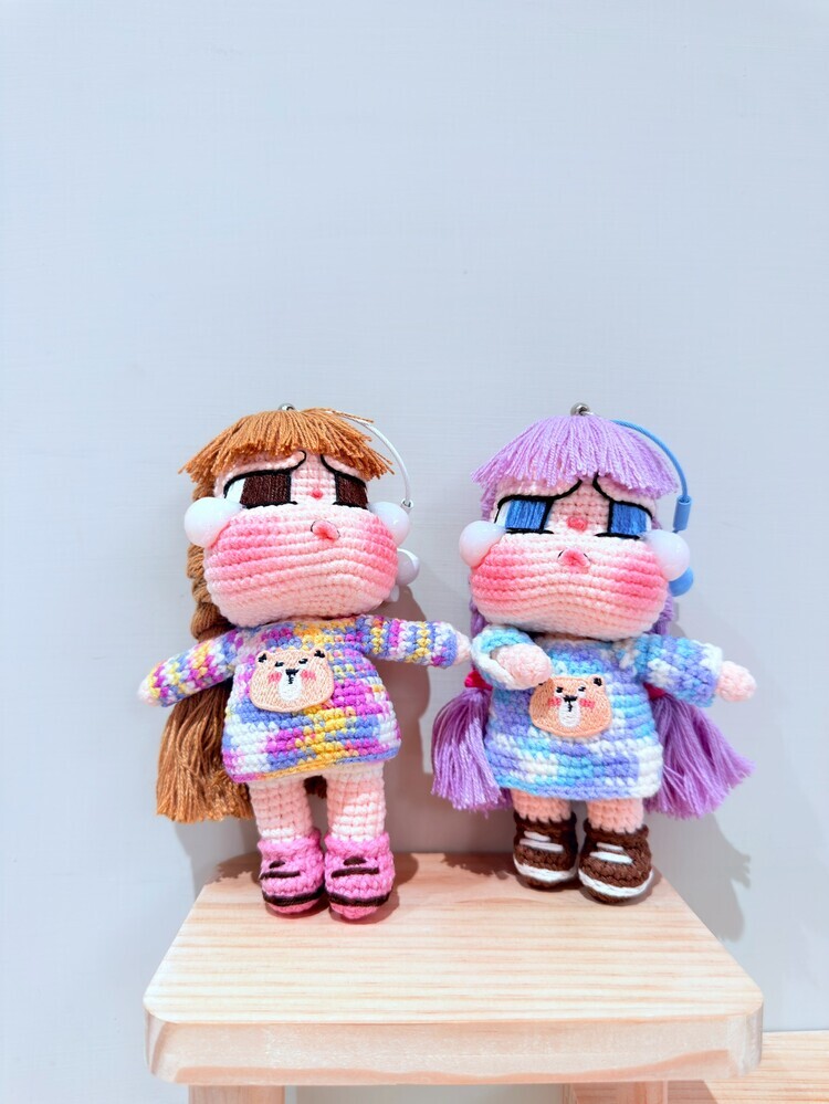 綁辮子眼淚哭娃吊飾『以頭髮顏色為主』