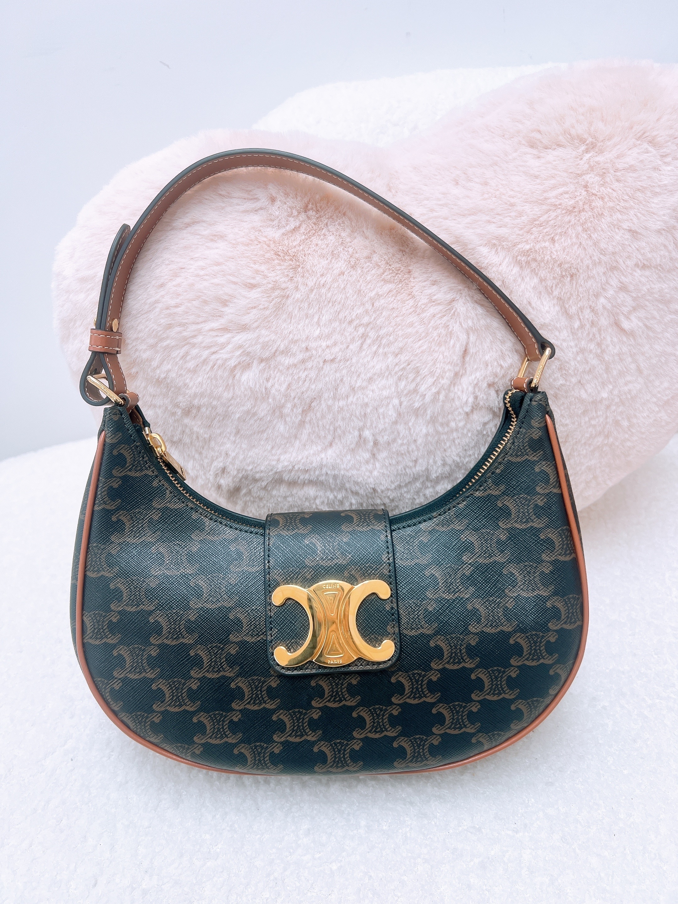Celine ava triomphe medium (brown monogram)