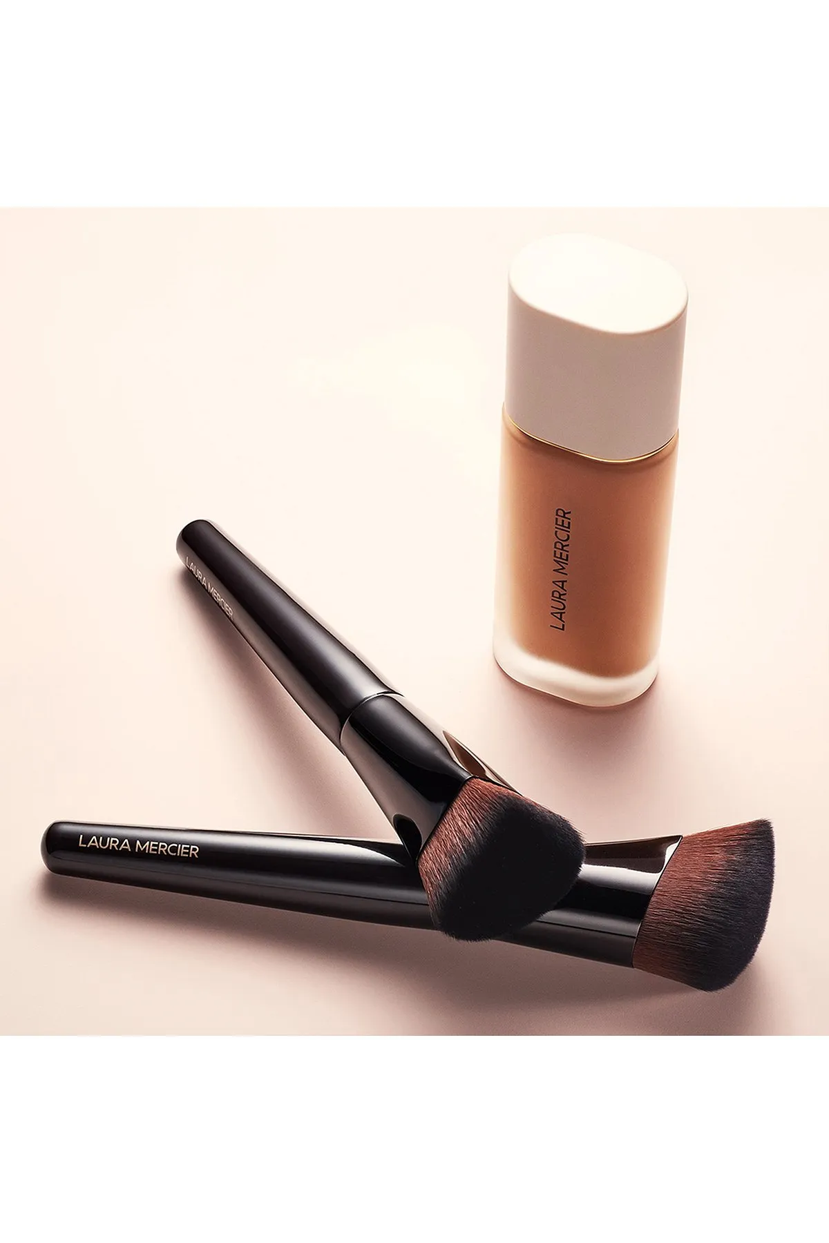 LAURA MERCIER 專業級極致輕盈原生無瑕粉底刷