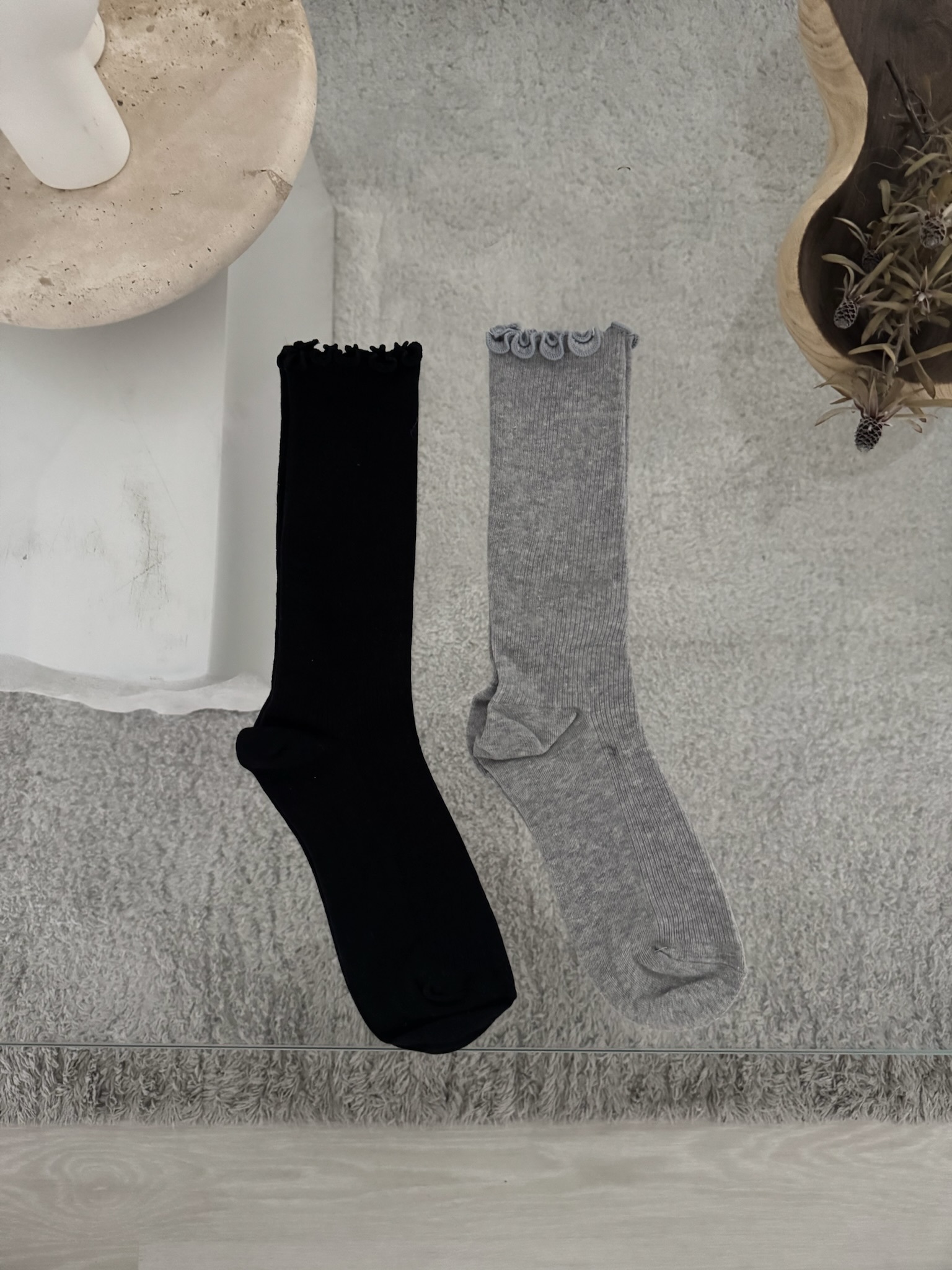 U09 木耳邊中筒襪(灰/黑)
