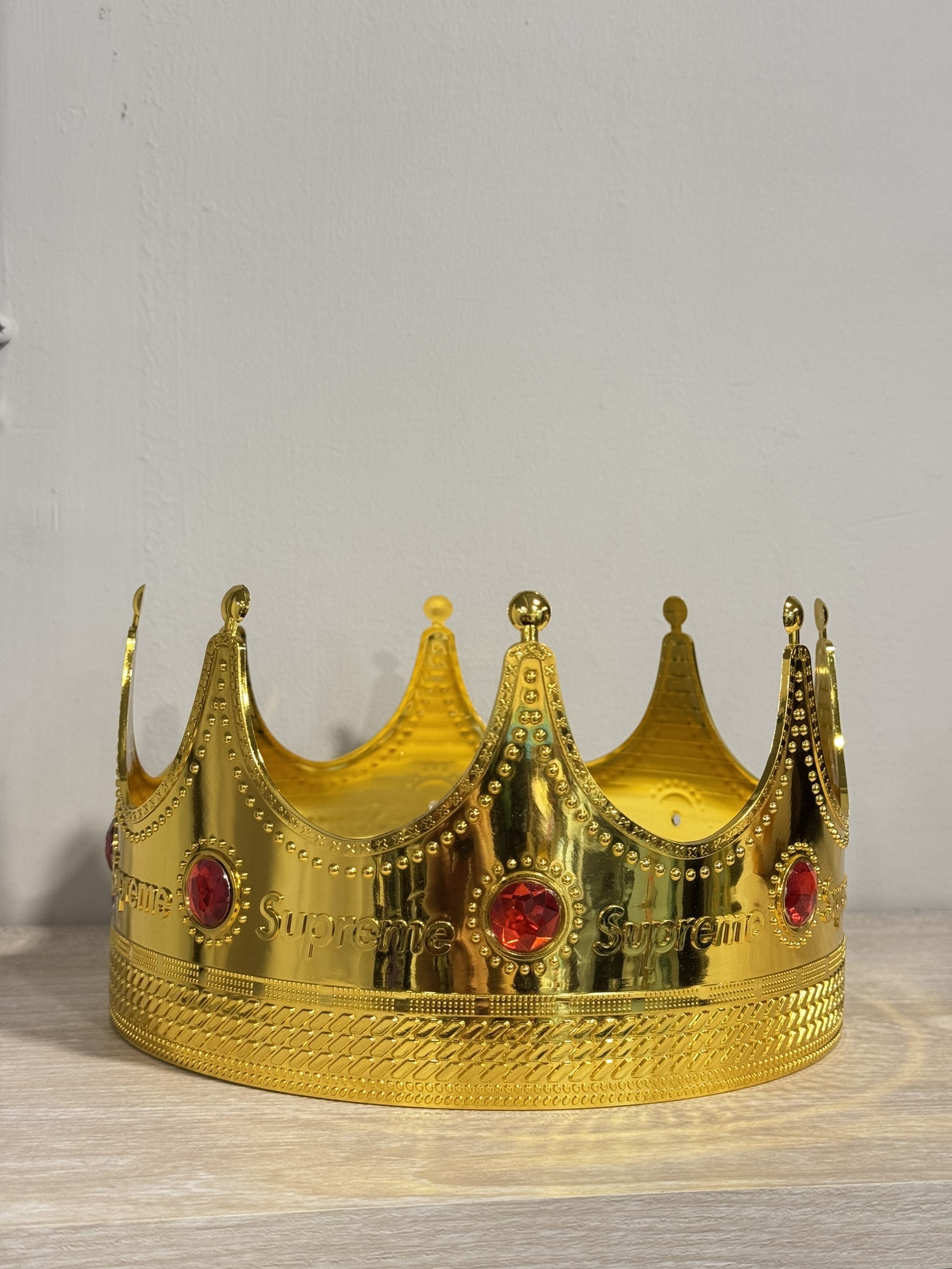 Supreme 開季皇冠