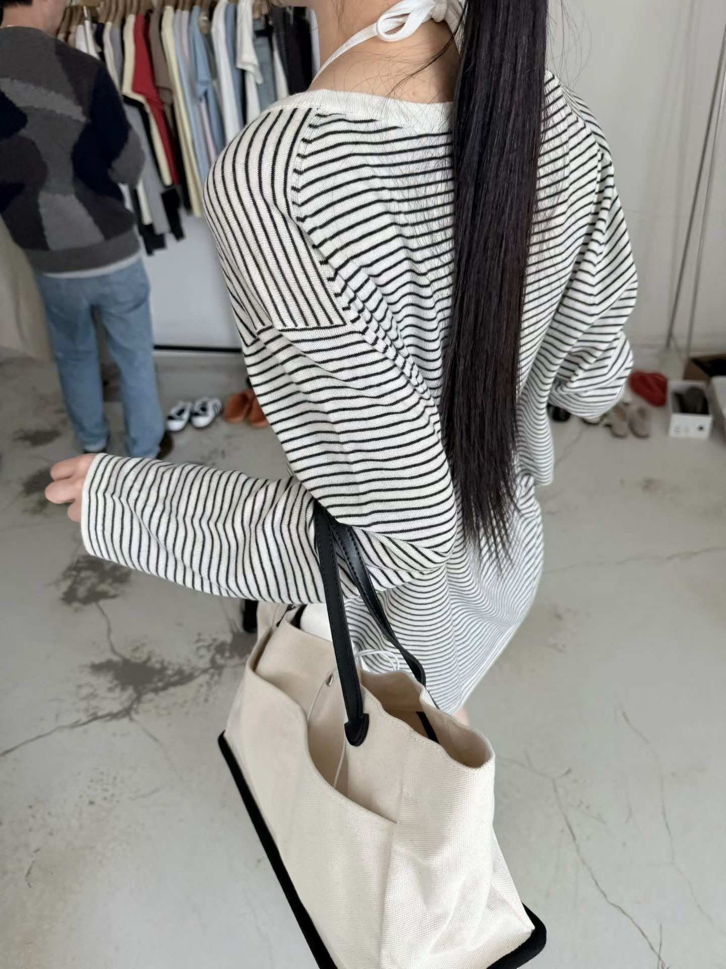 U06 亨利領條紋上衣（白）