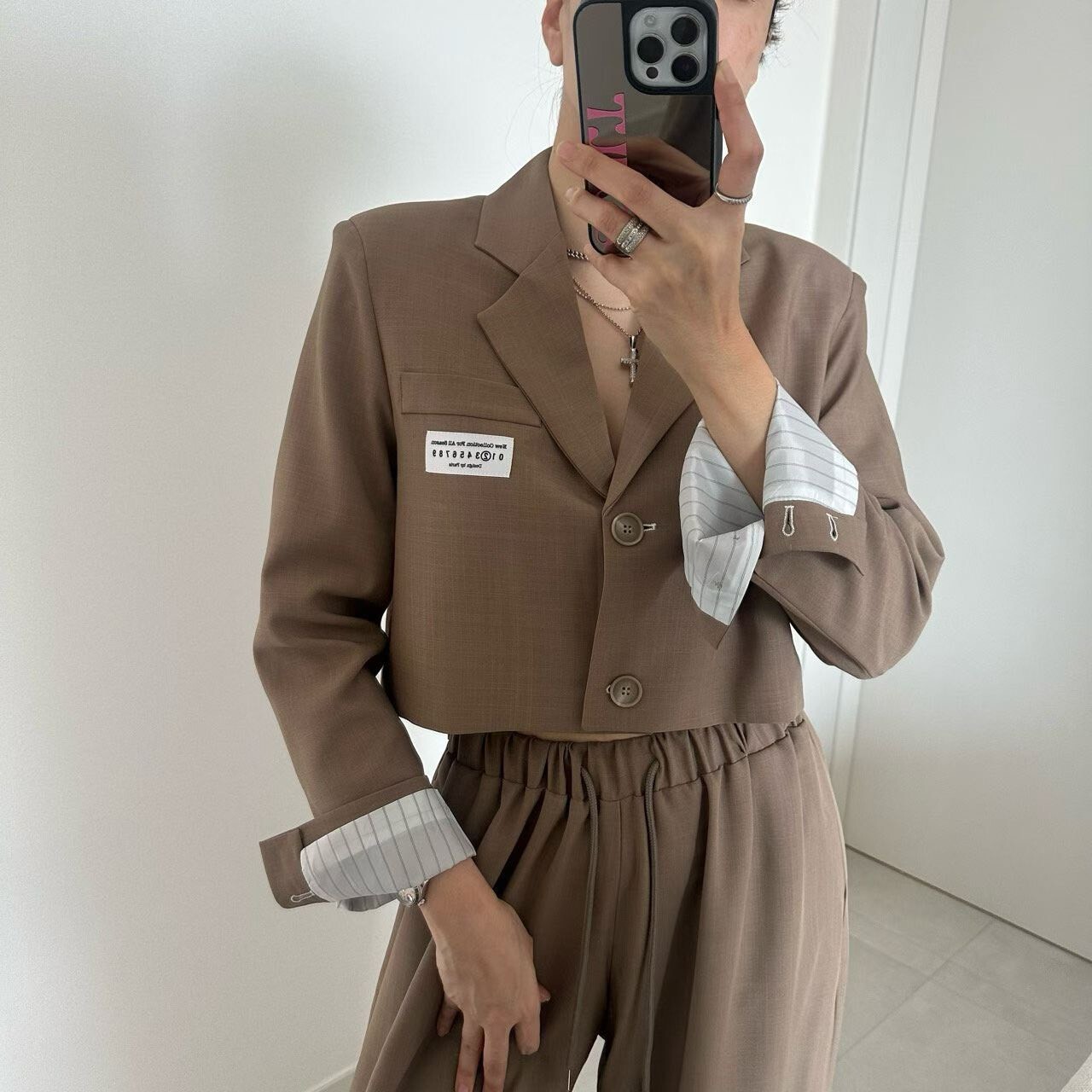 短版直條內裡西裝外套