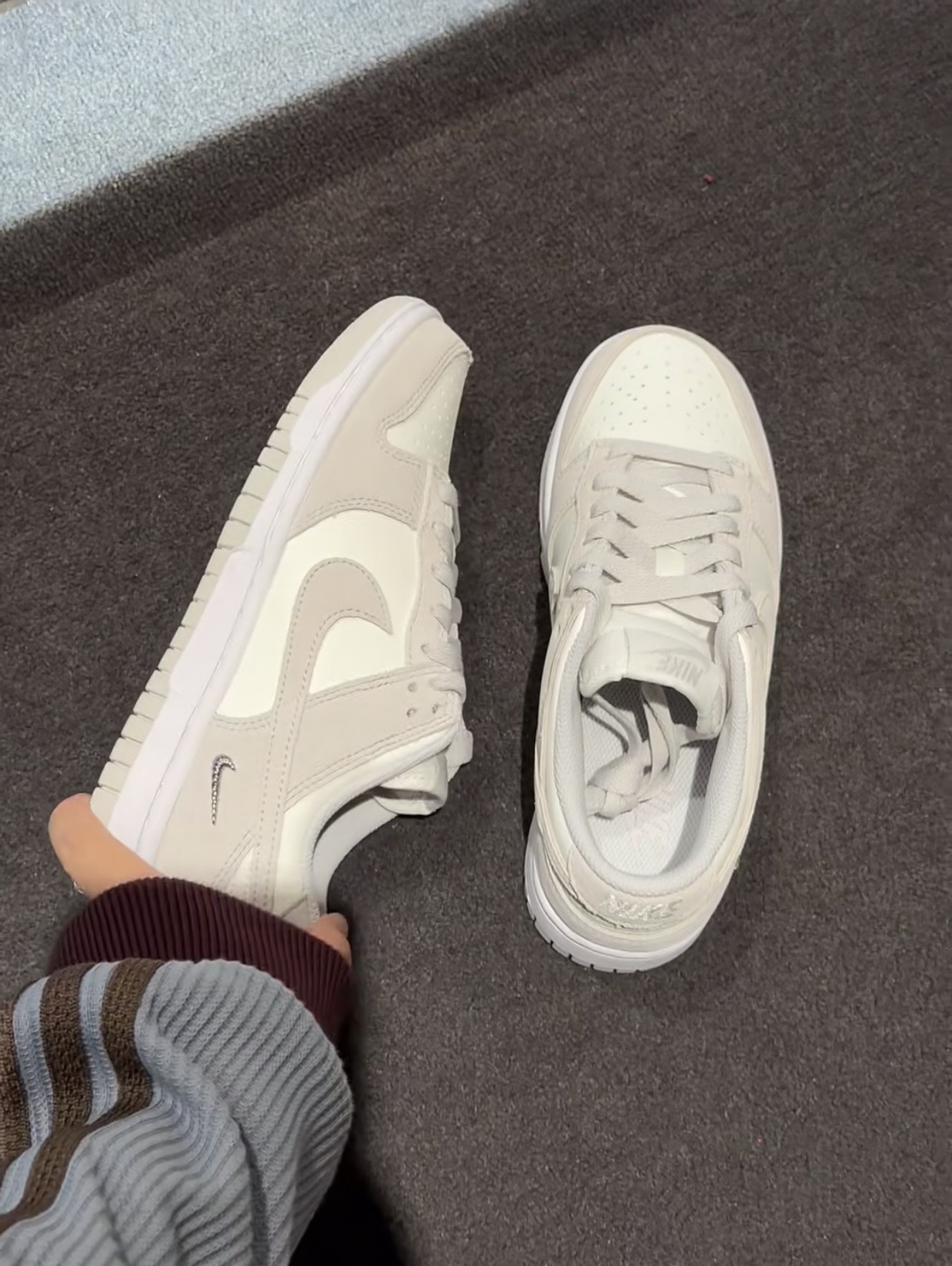 【預訂】NIKE DUNK LOW 小銀剔麂皮淺奶灰-WOMEN