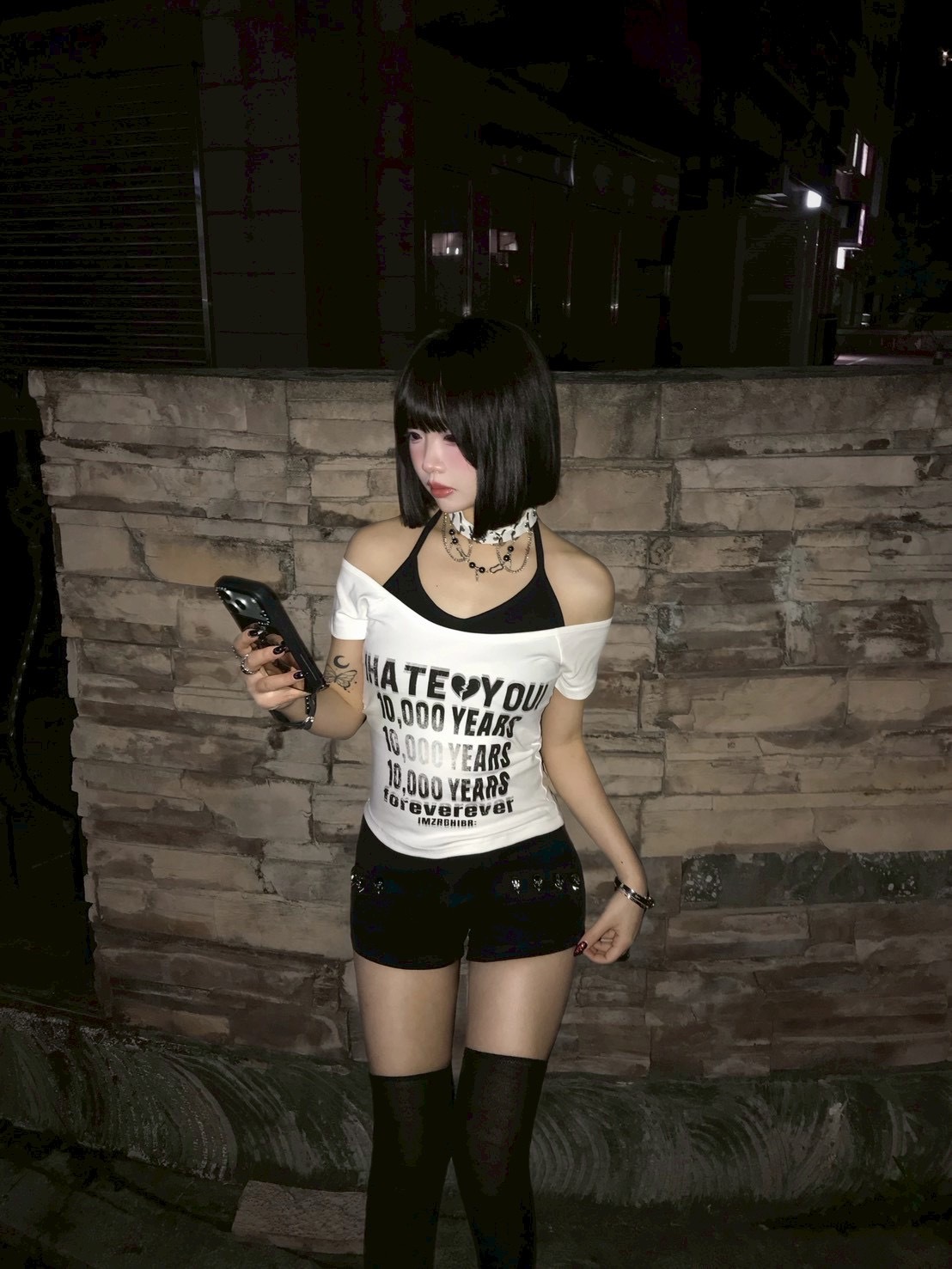 輕亞Vibe 假兩件掛脖 字母印花短踢