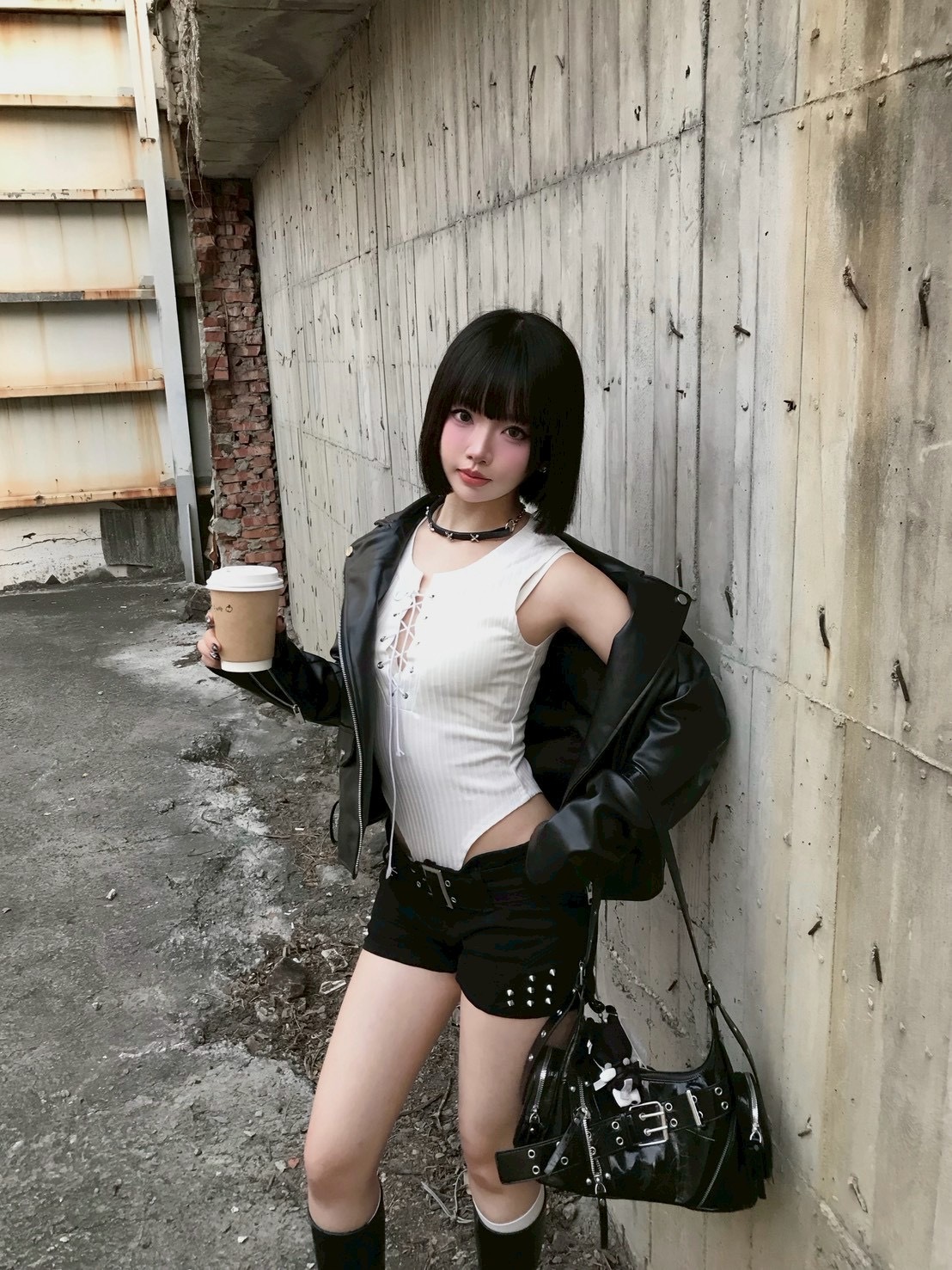 辣妹上桌🫴🏻 鏤空綁帶 無袖連體背心